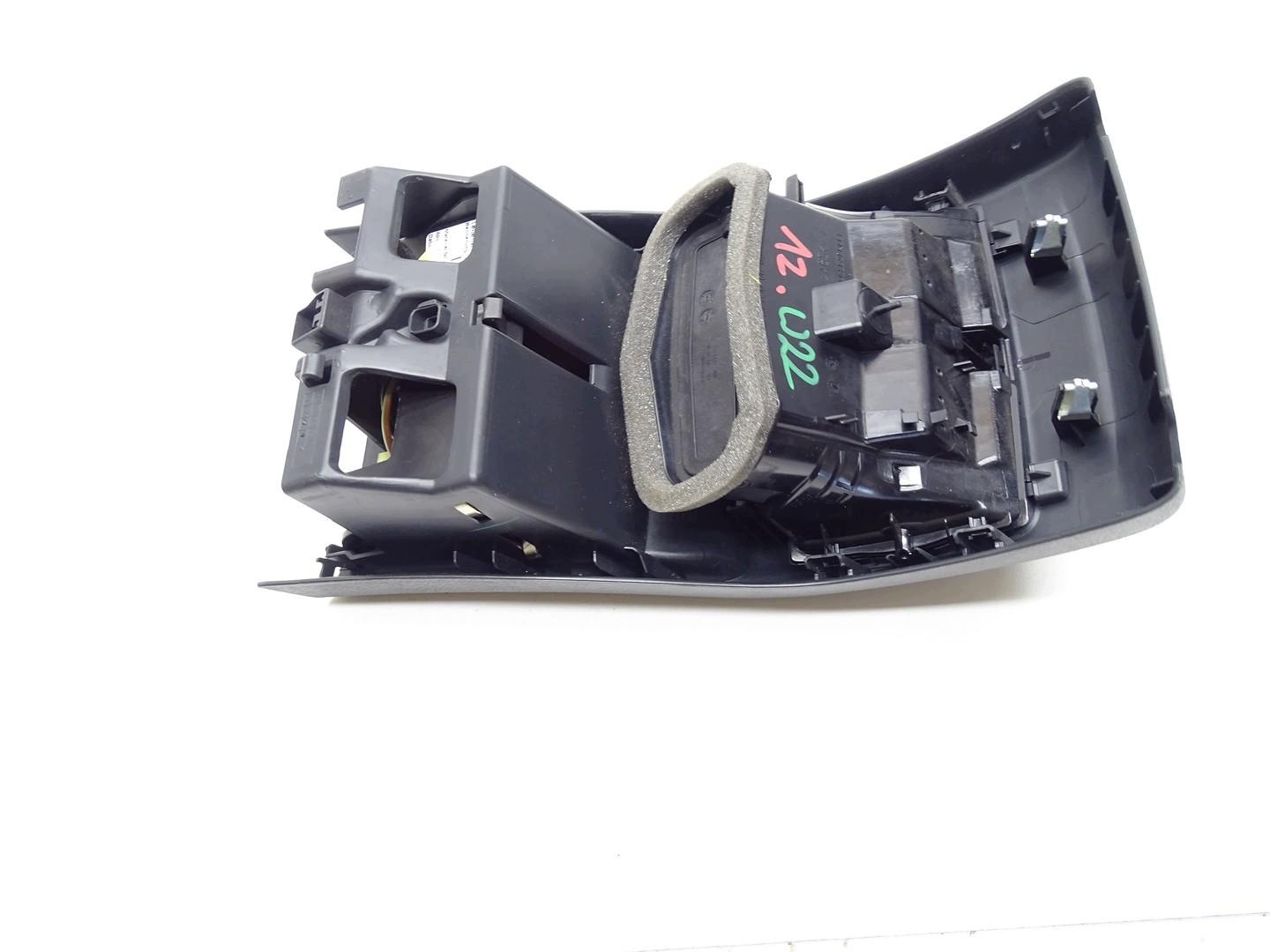 Grille de ventilation centrale Mercedes A W176 OEM A1766801050 image 9