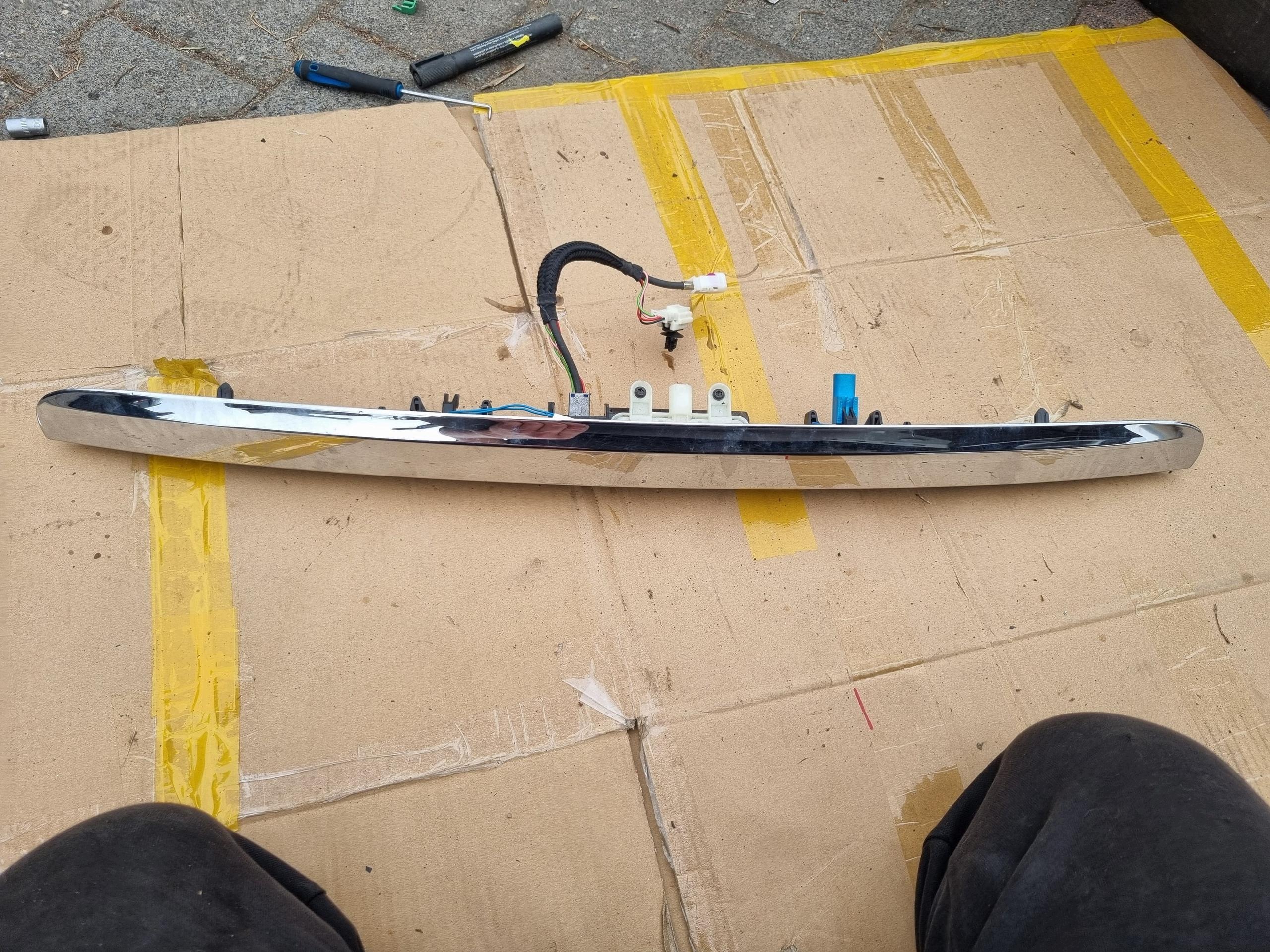 Mercedes-Benz takaluukunauha OEM A2467406600