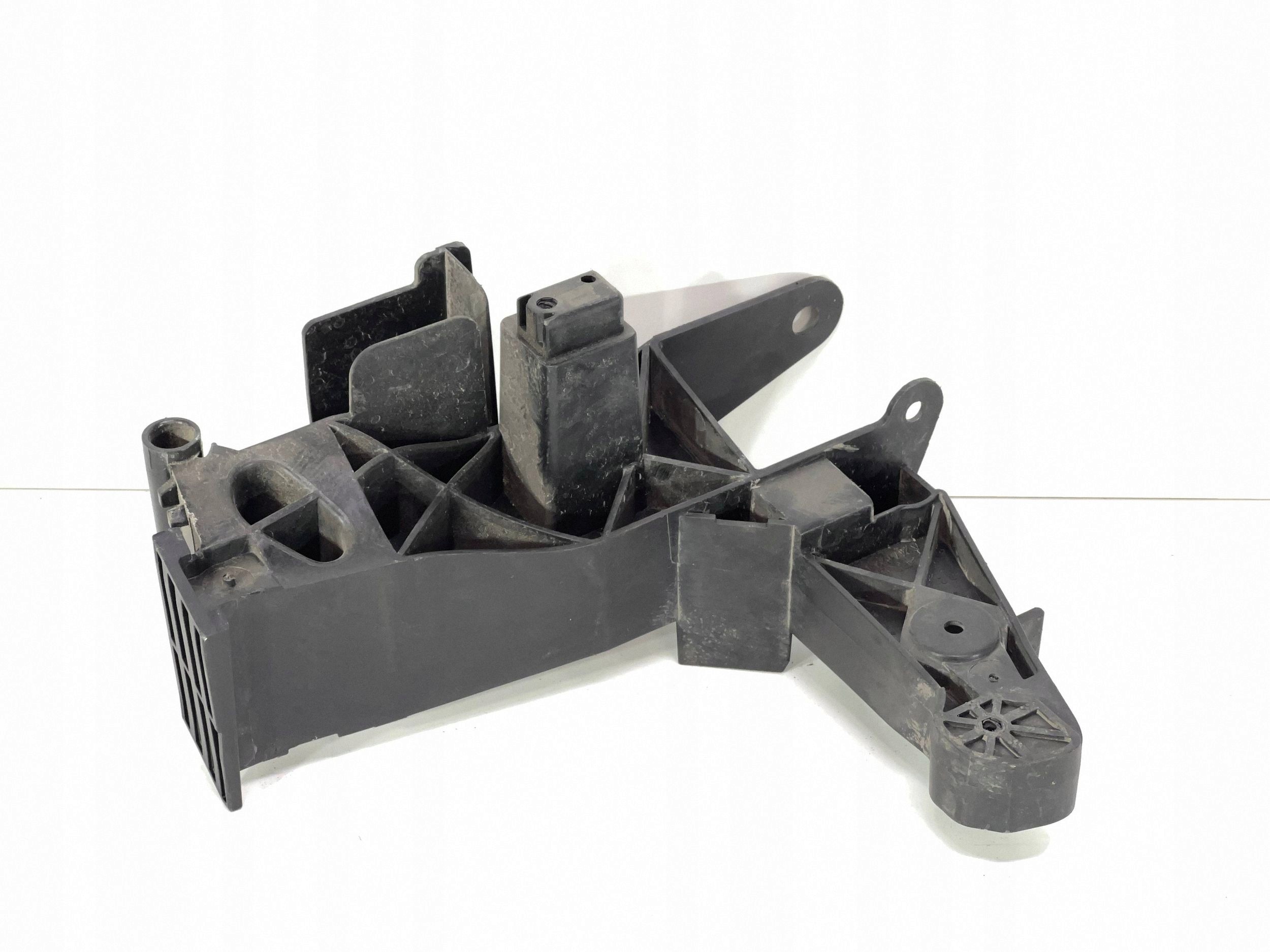 Oikea ajovalon kiinnike OEM A2476224500 Mercedes