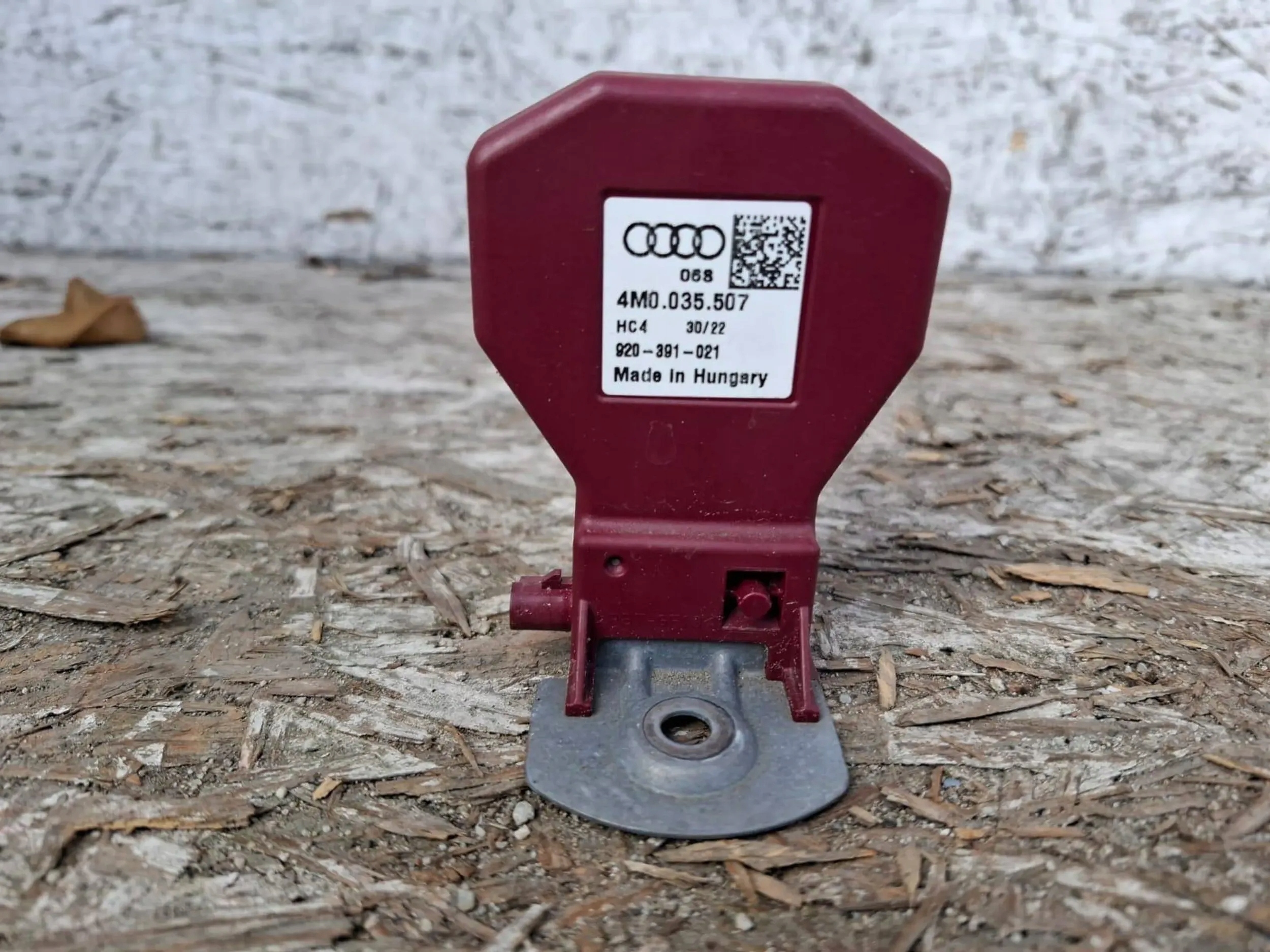 Audi A3 8Y takasiipe OEM 4M0035507 image 3