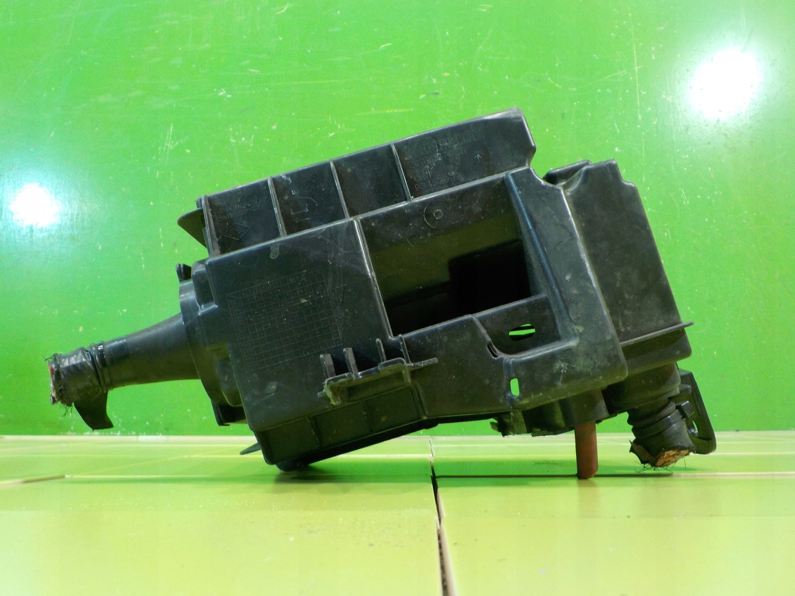 Sulakekotilon kansi OEM 243503708R Traffic/Vivaro/Talento image 4