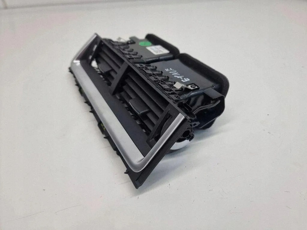 Grilles de ventilation tableau de bord Jaguar E-Pace 2019 OEM J9C3014L21A image 5