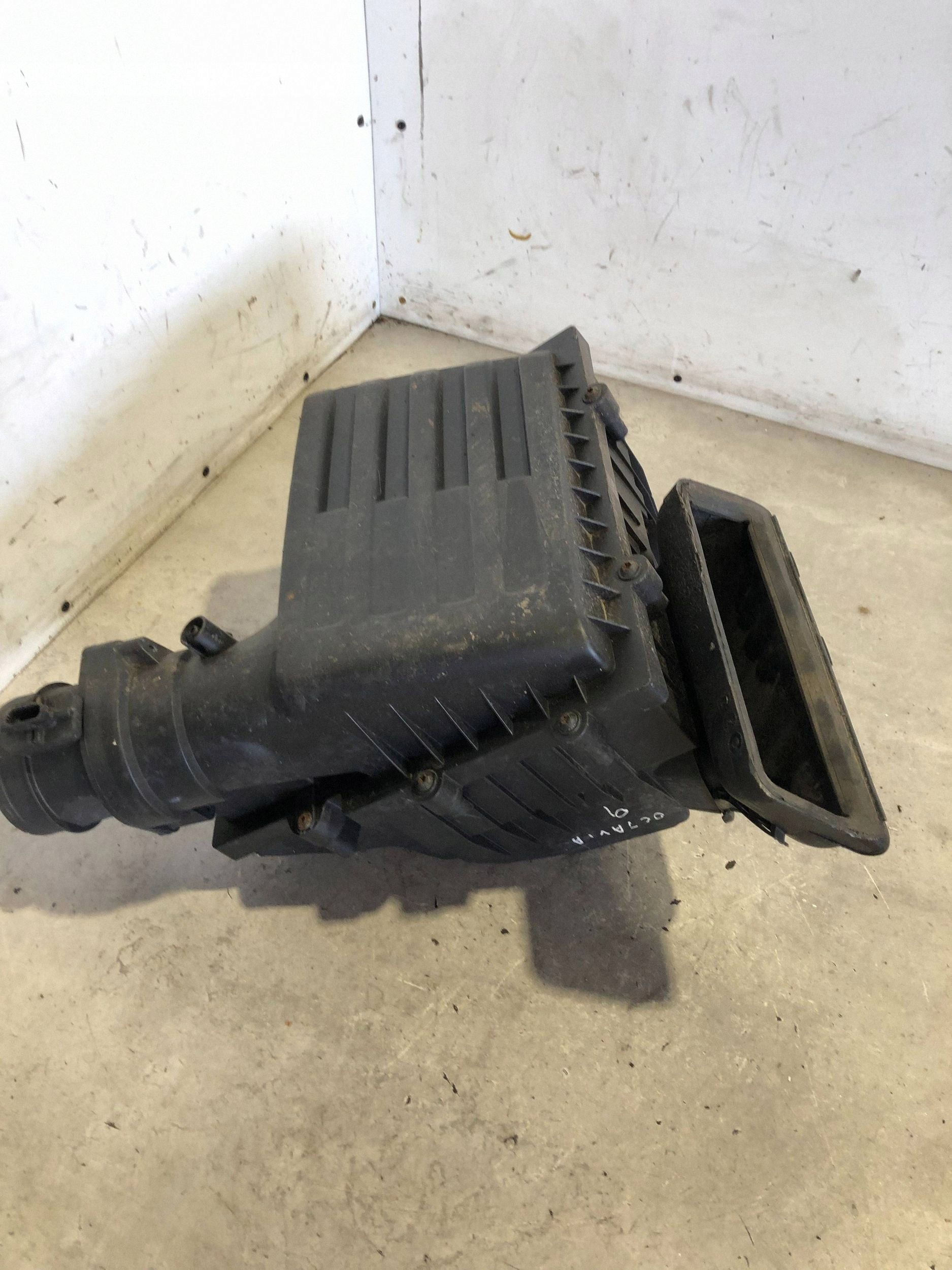 OEM 5Q0129601AC Air Filter Housing - Used