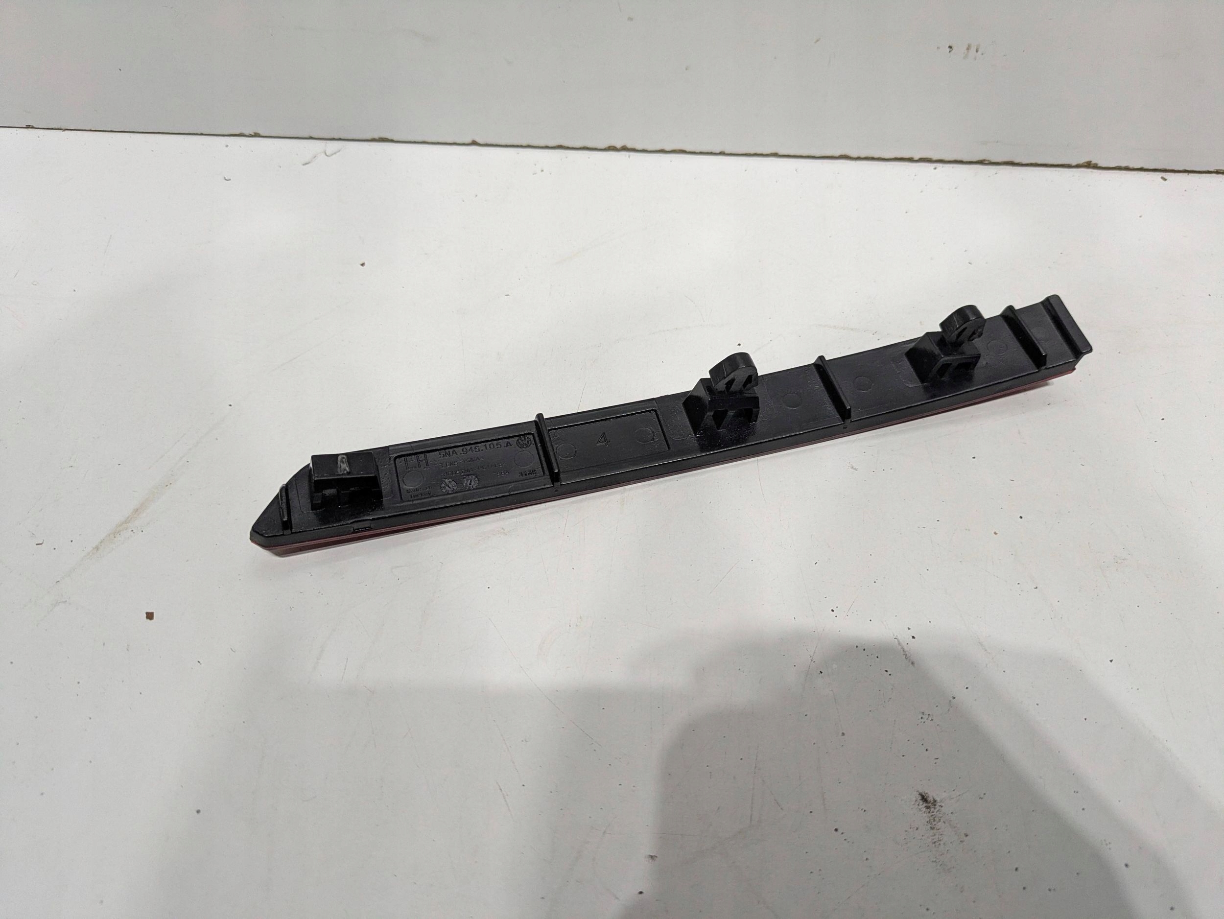 Refletor para-choques traseiro esquerdo OEM 5NA945103 5NA945105A image 3