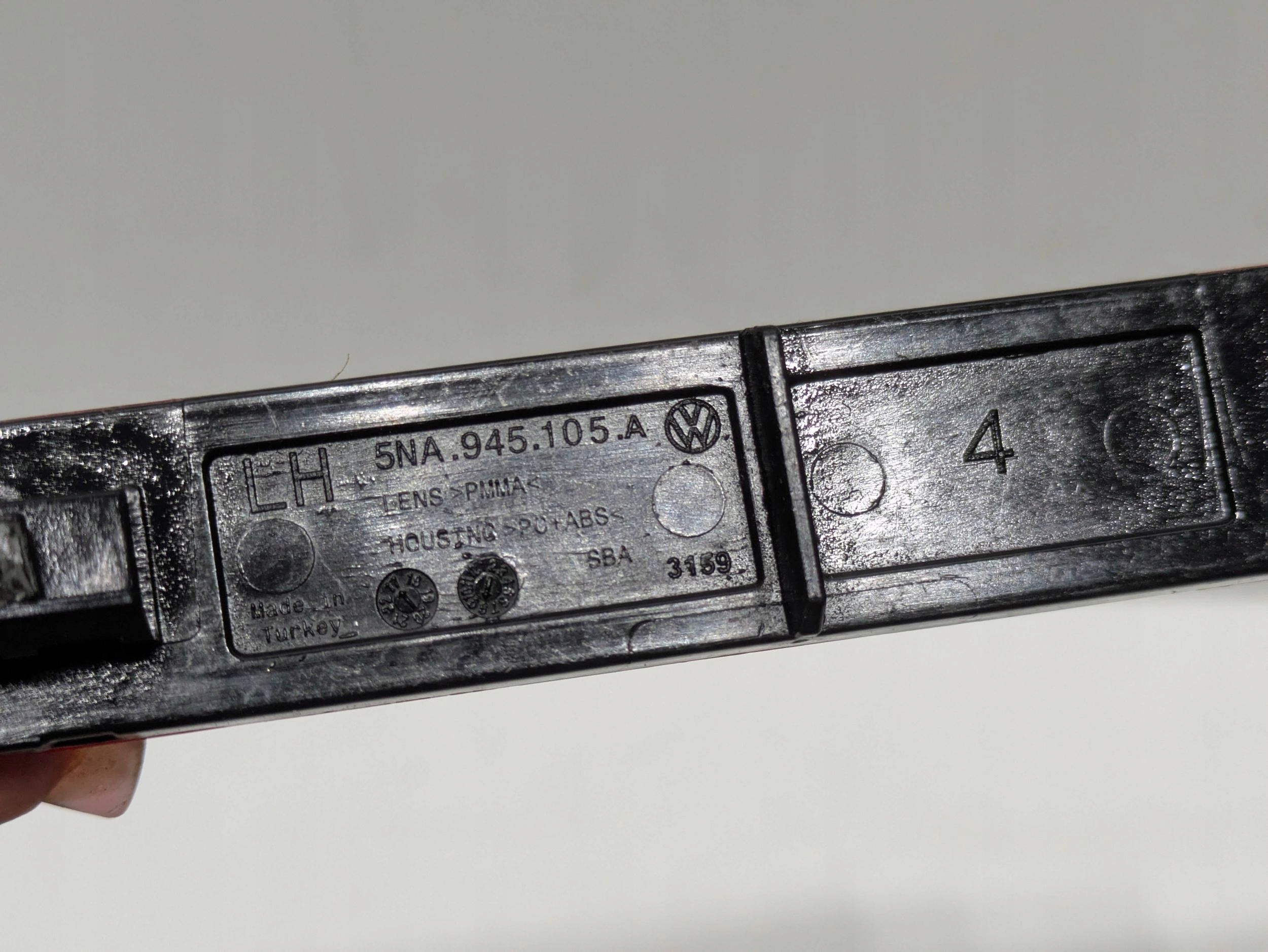 Refletor para-choques traseiro esquerdo OEM 5NA945103 5NA945105A image 4