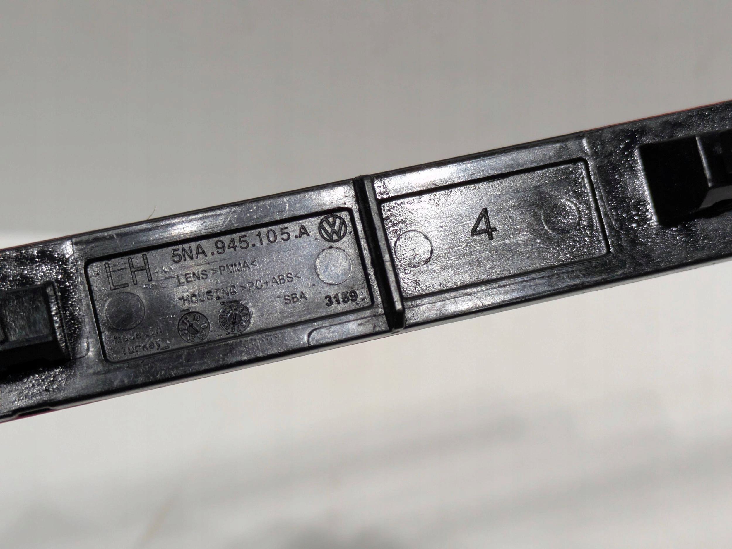 Refletor para-choques traseiro esquerdo OEM 5NA945103 5NA945105A image 5