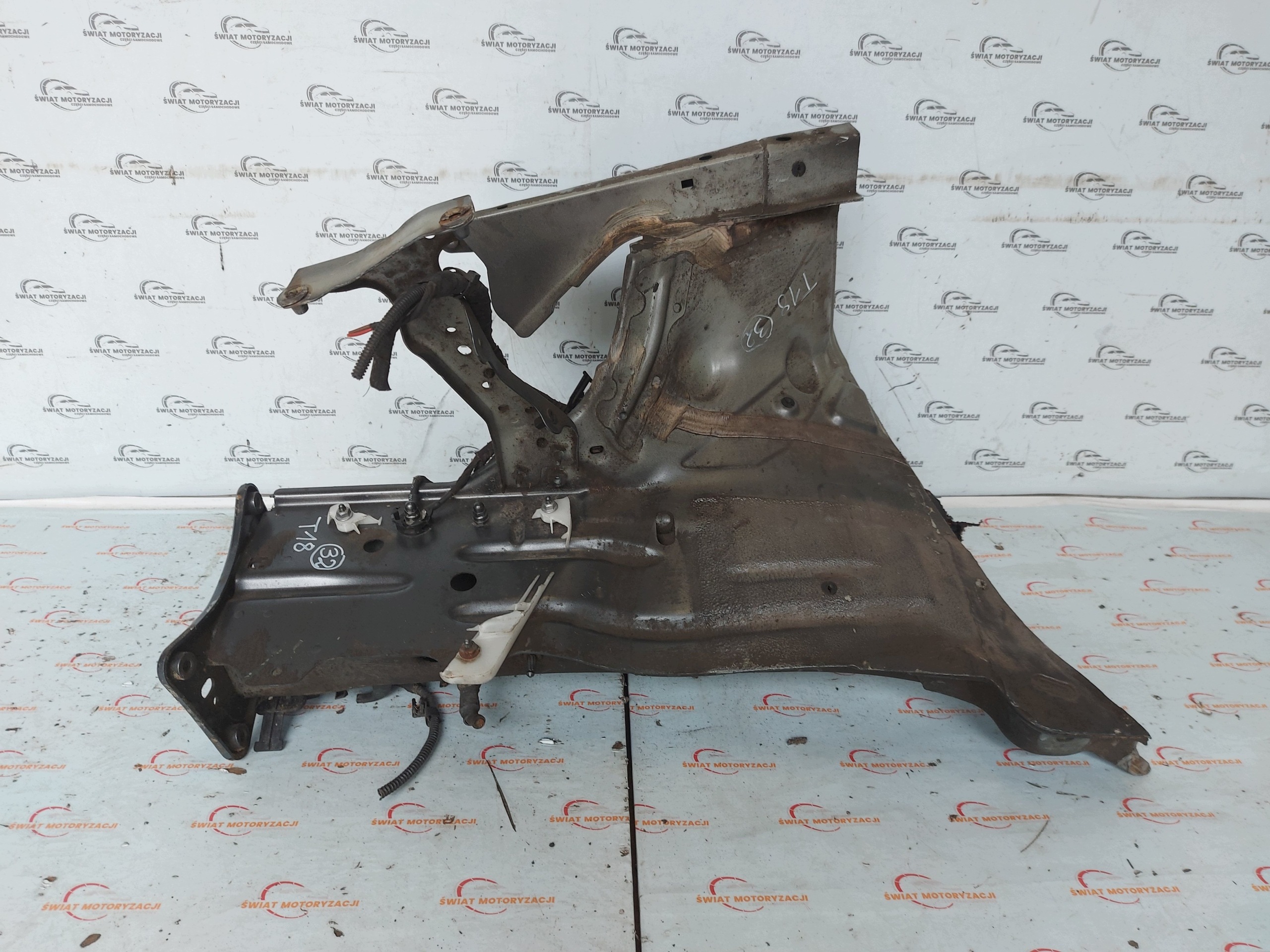 Saiote dianteiro esquerdo OEM 5Q0804181A Skoda image 2