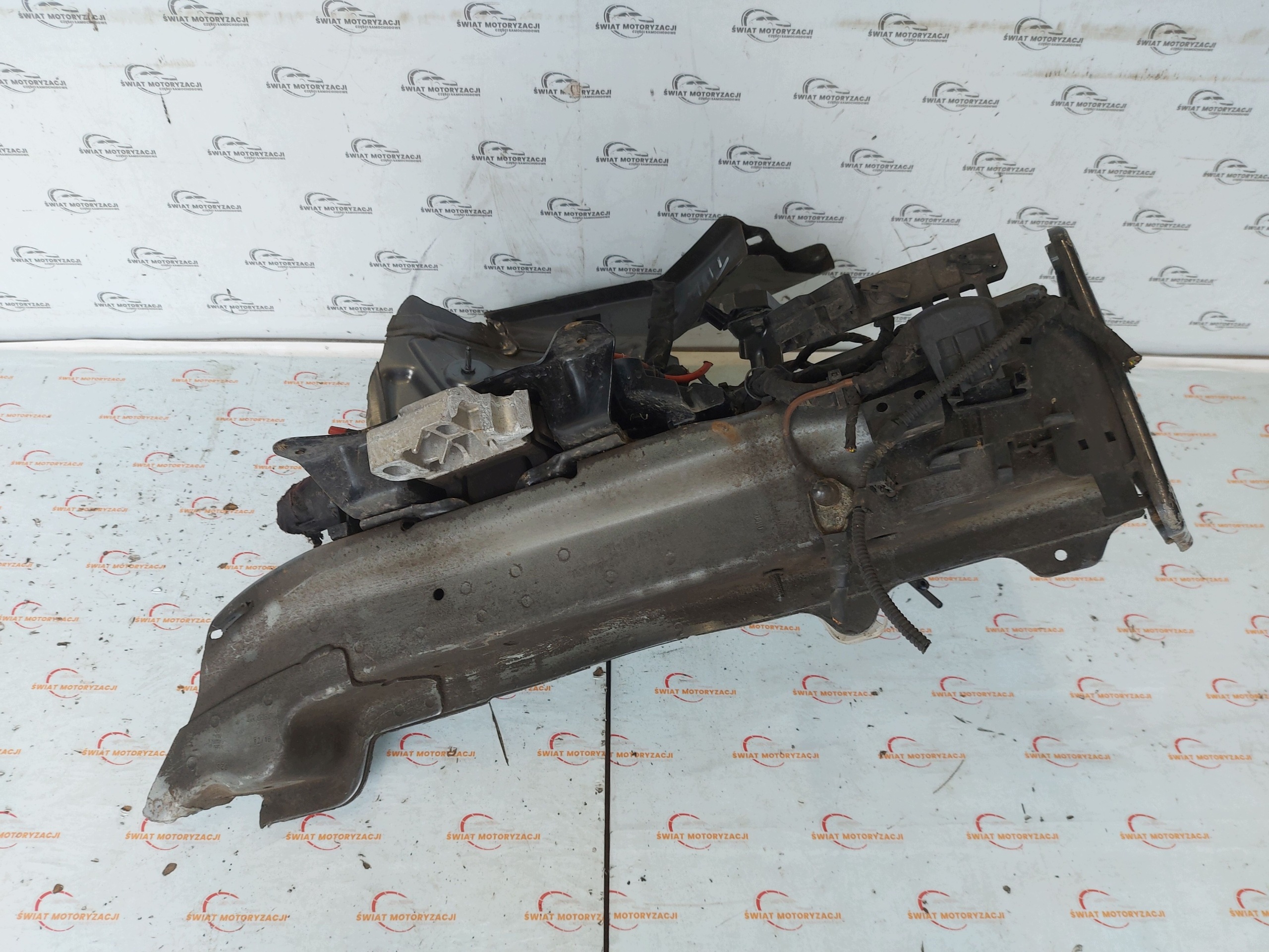 Saiote dianteiro esquerdo OEM 5Q0804181A Skoda image 5