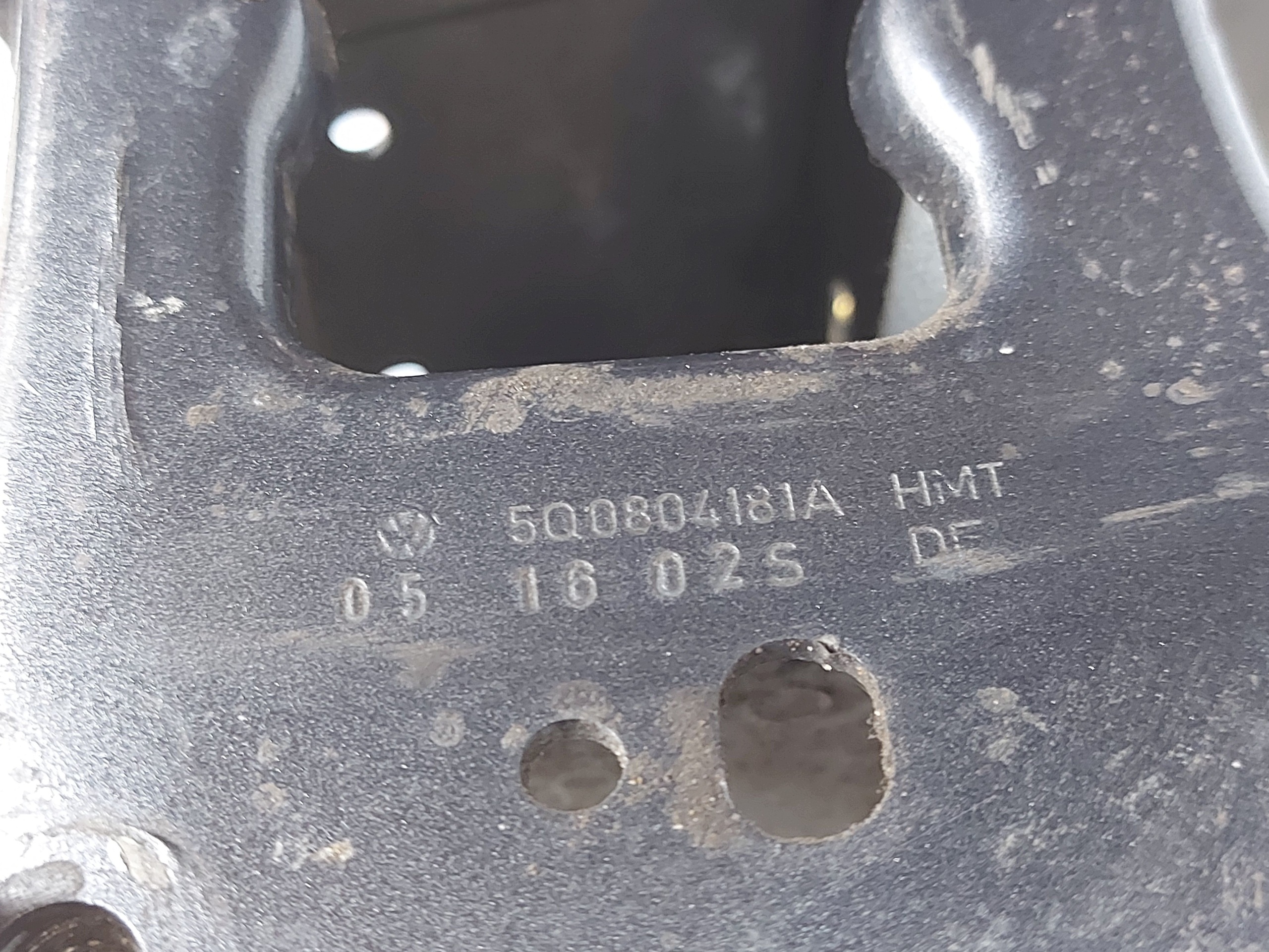 Saiote dianteiro esquerdo OEM 5Q0804181A Skoda image 10