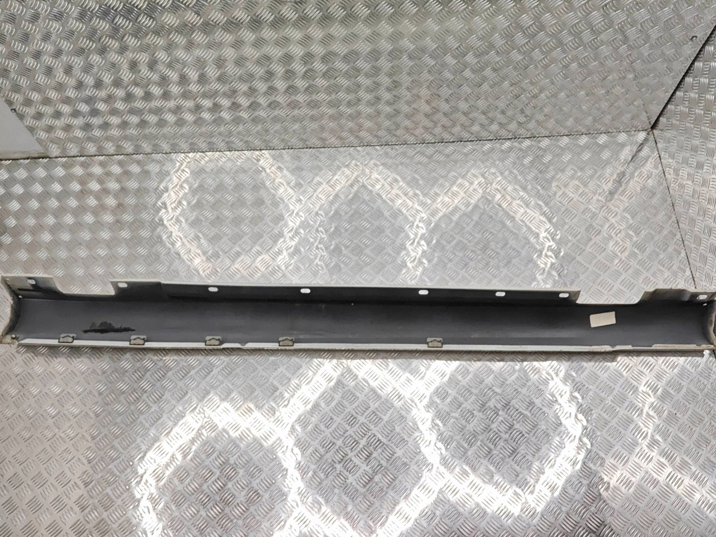 Mercedes-Benz W204 AMG Seitenschweller Rechts OEM A2046981454 image 5