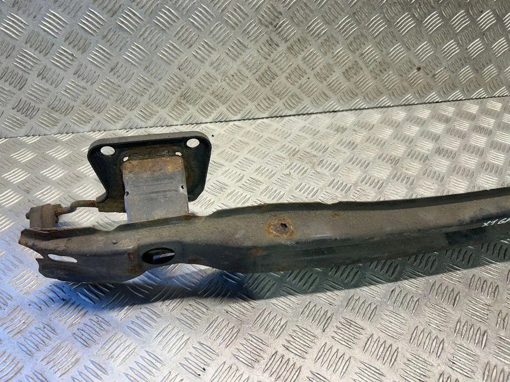 BMW X1 E84 LCI bakstötskåpsförstärkning OEM 2990162 image 4