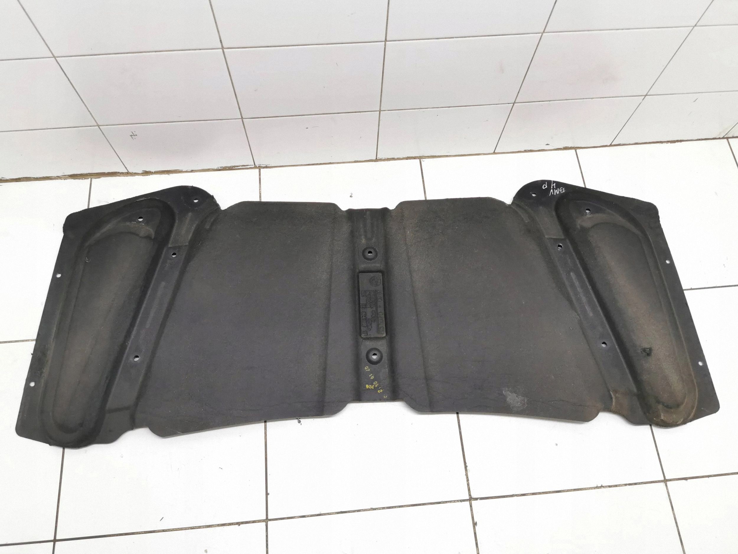 Isolation de capot BMW OE 8402150 - État utilisé