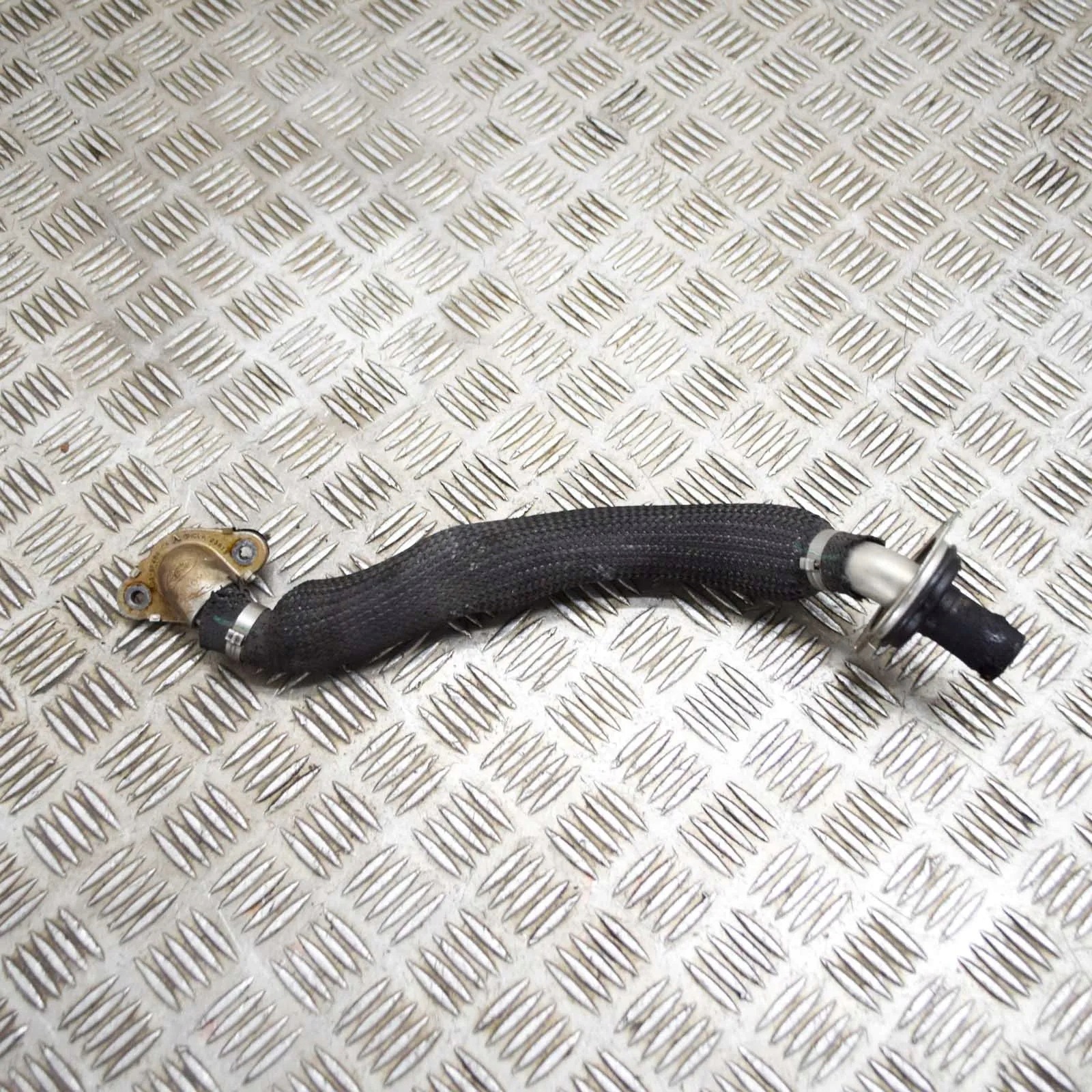 Jaguar XE 2.0 D EGR-putki OEM G4D3-9F468-CA image 2