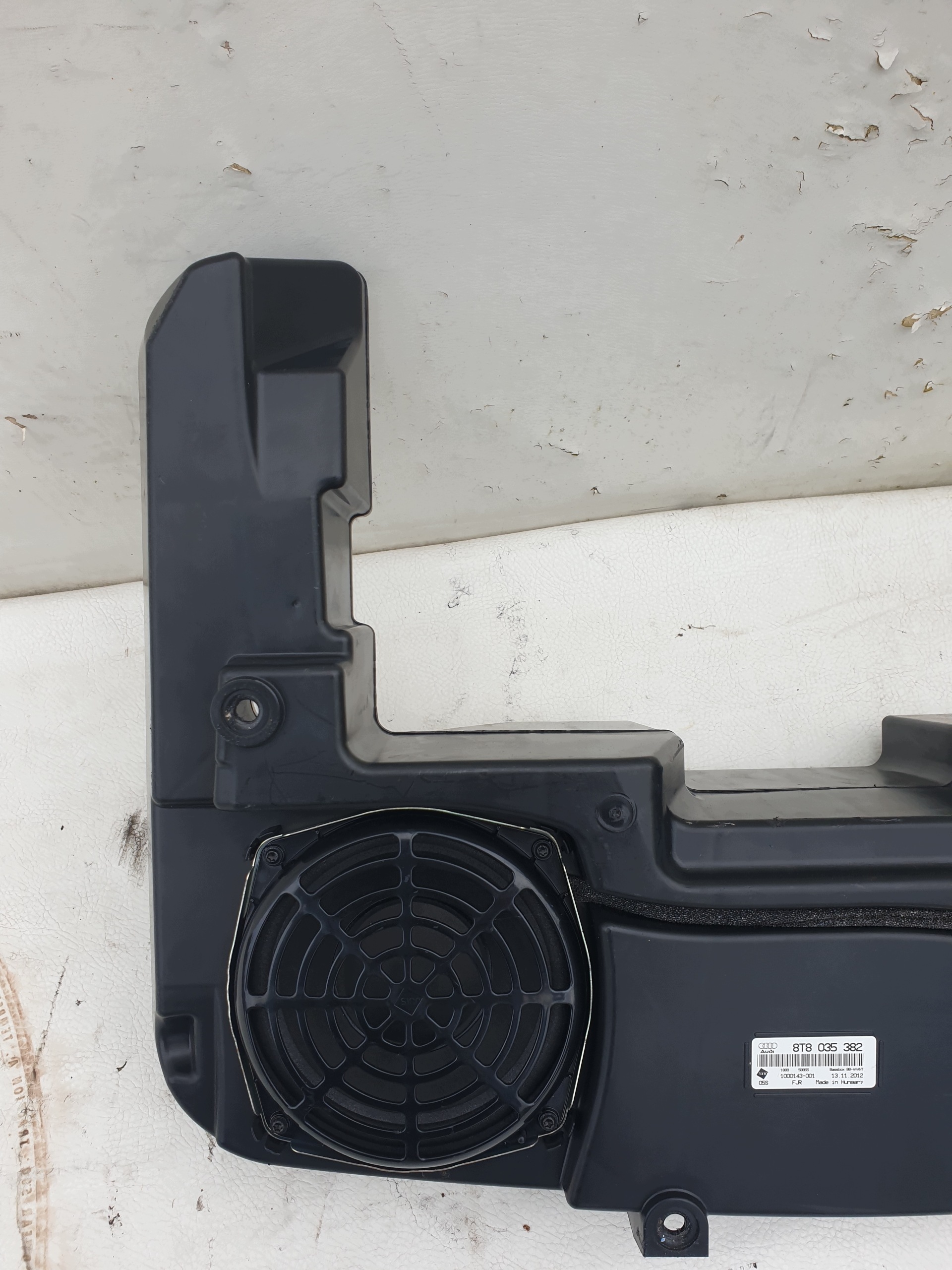 Audi A4 B8 Subwoofer-kaiutin OEM 8T8035382
