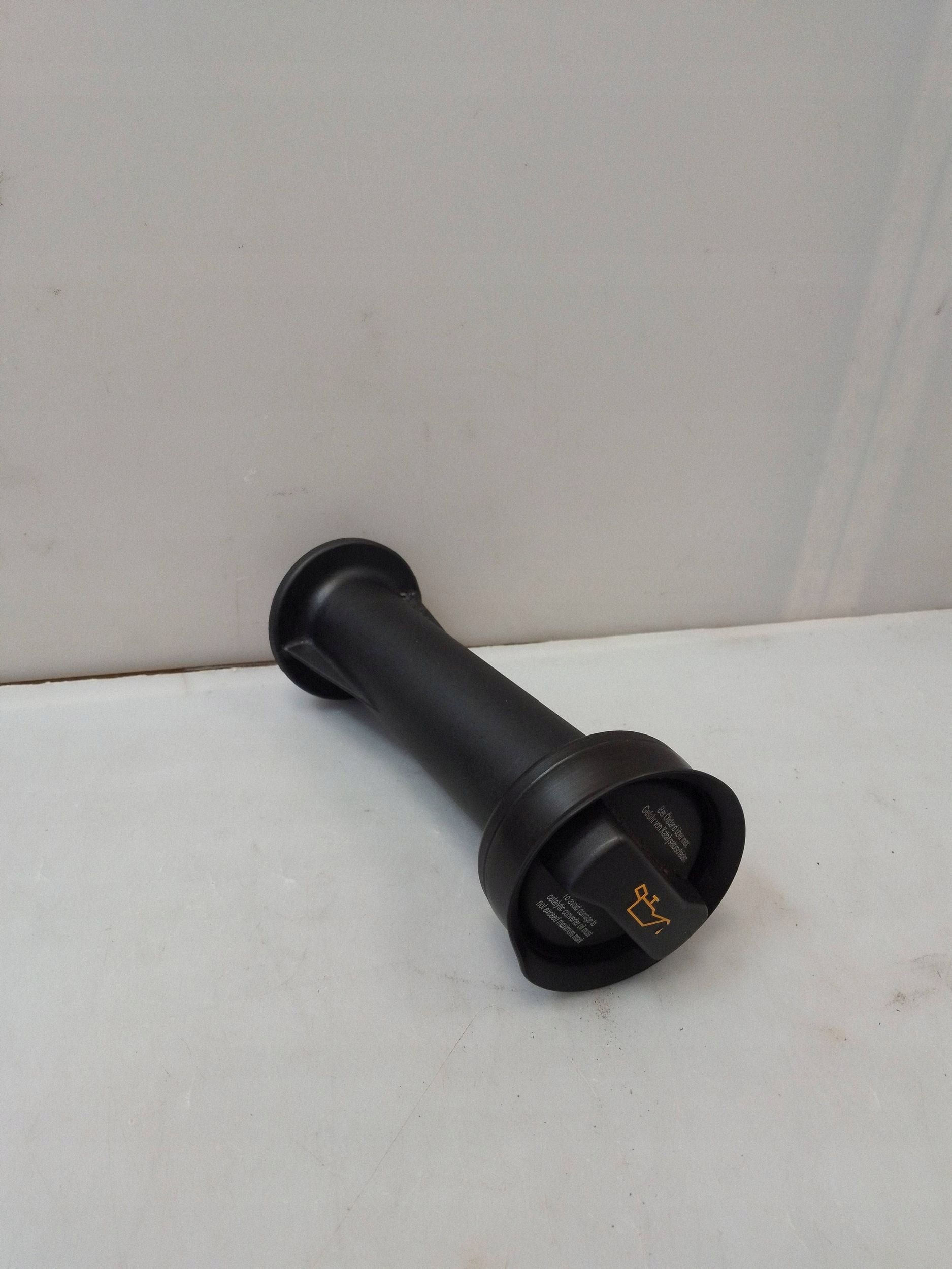 VW Transporter T5 Oljefyllkapsel OEM 070115303K image 2