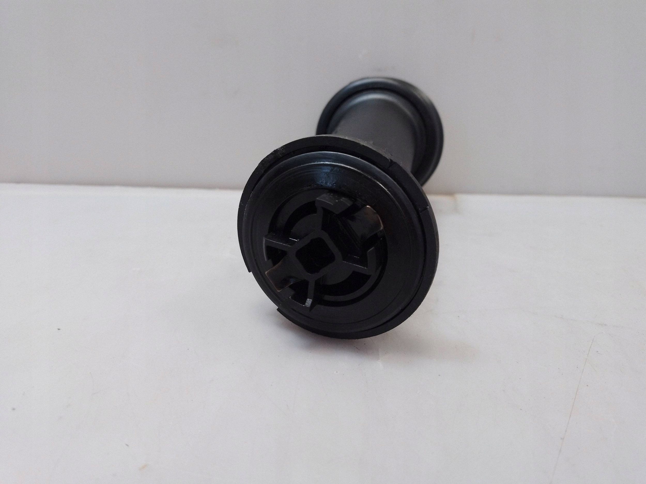 VW Transporter T5 Oljefyllkapsel OEM 070115303K image 3