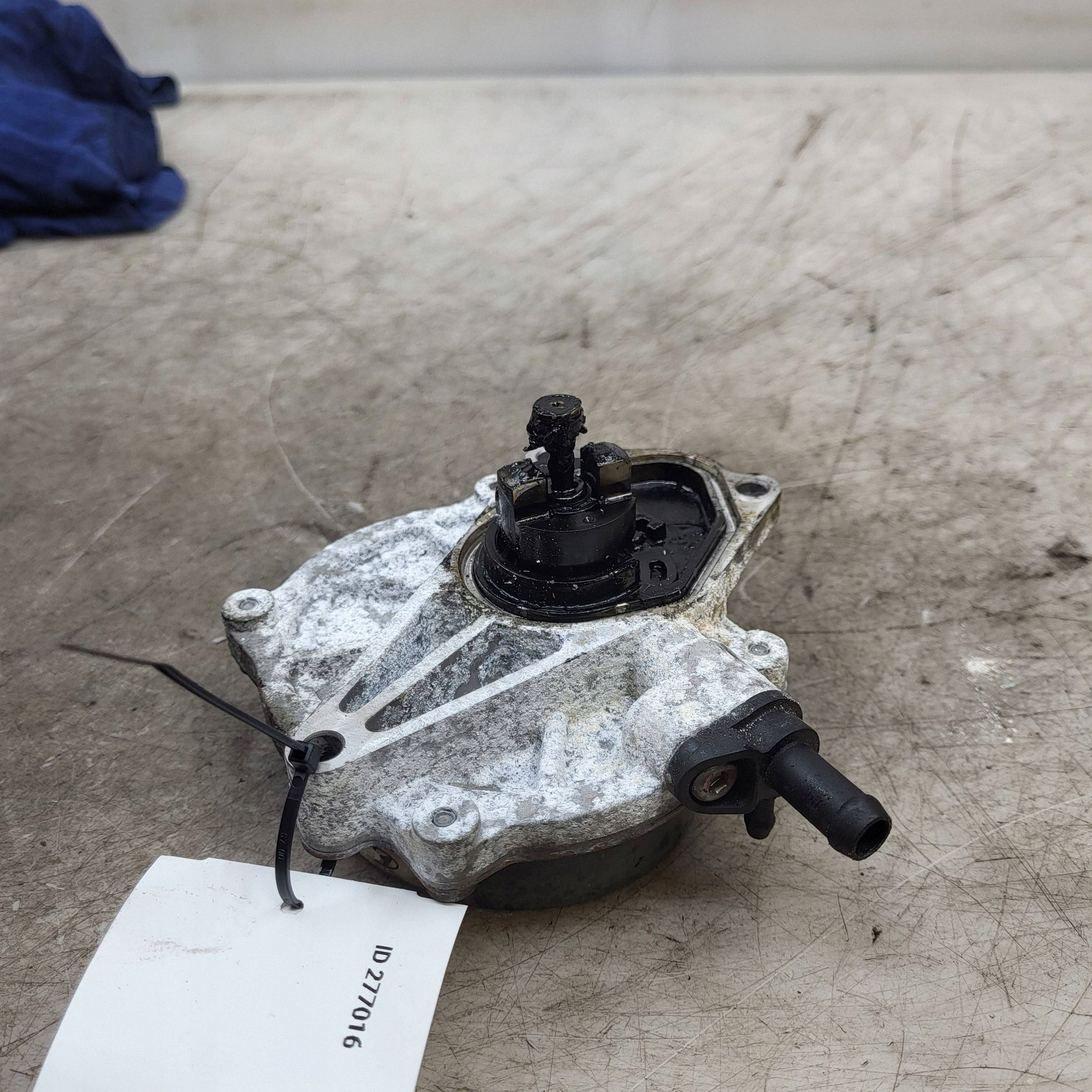 Tyhjiöpumppu OEM 28810-2A500 Kia Carens IV 1.7:lle