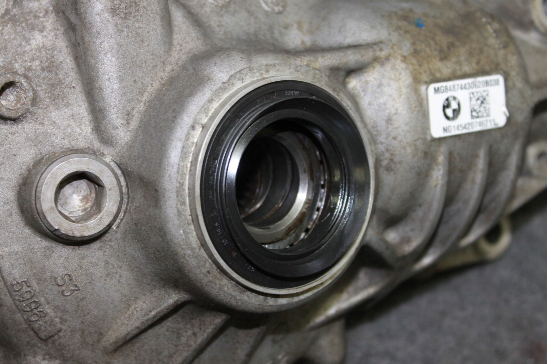 BMW X3 G01 Etudifferensiaali OEM 8487445