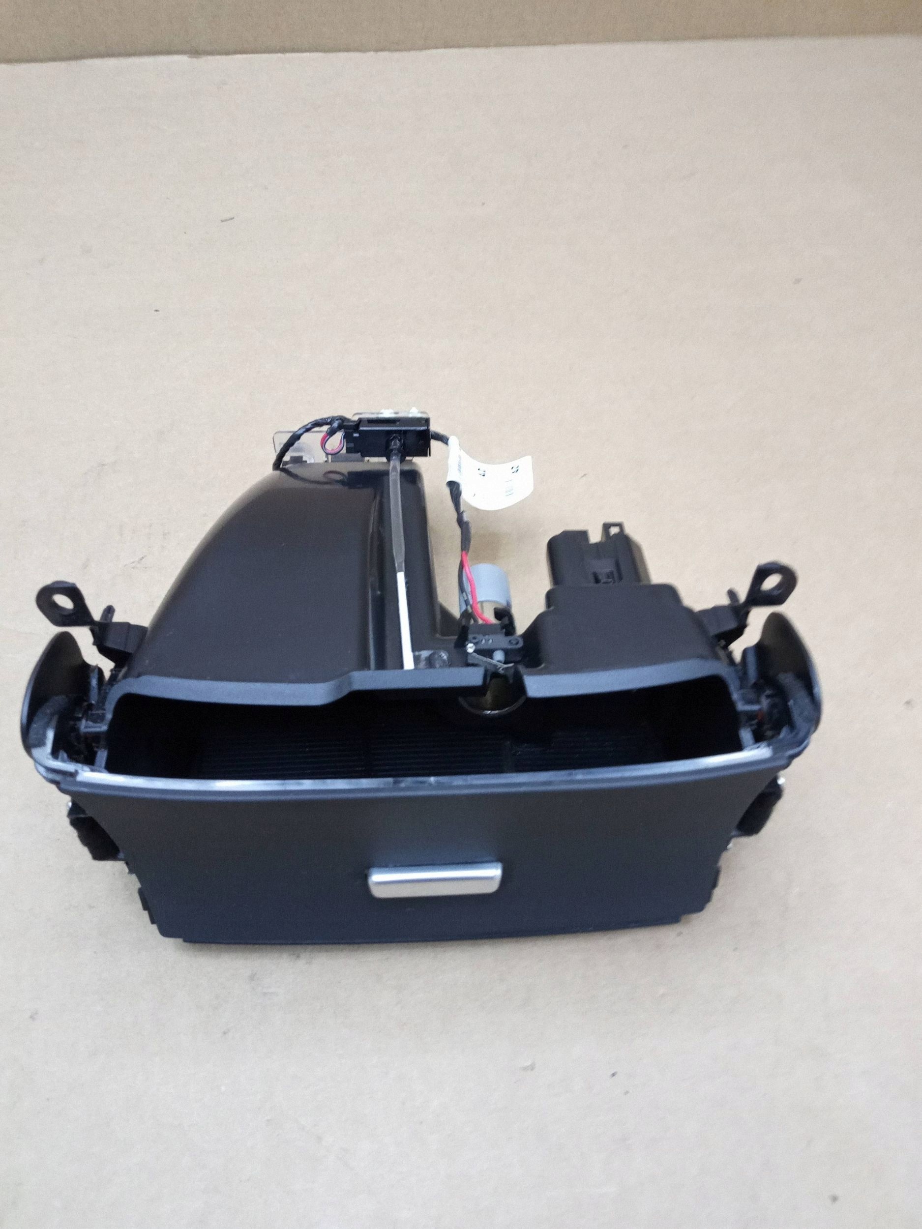Cendrier Ford S-Max MK2 Prise USB 12V OEM EM2BR044C16B image 2