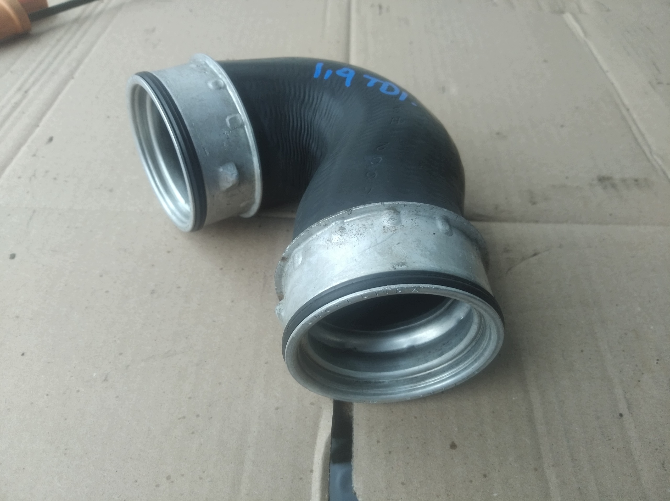 Ilmaputki OEM 3B0145834AC VW Passat B5 1.9 TDI:lle