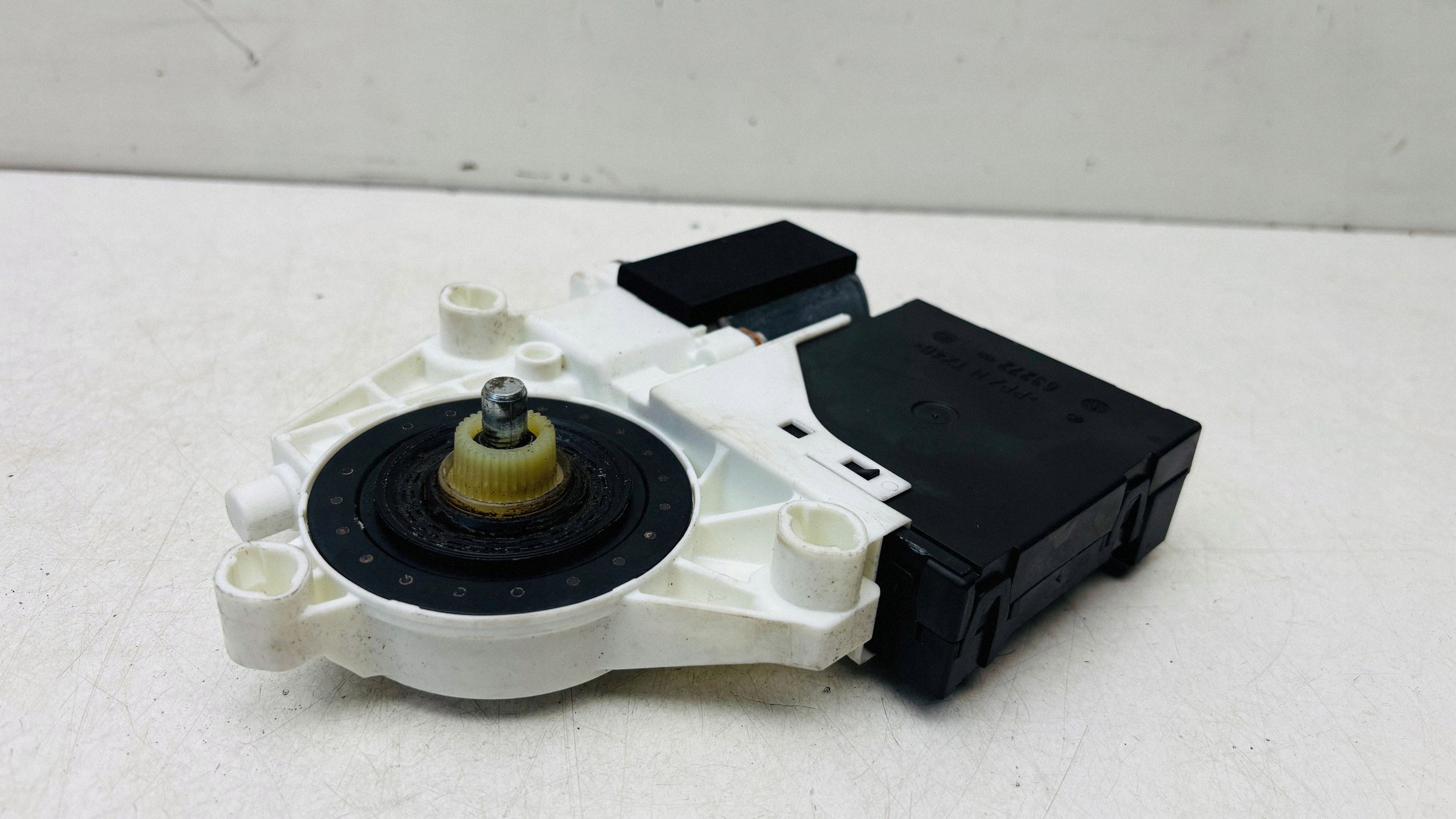 Régulateur de vitre Audi TT Mk2 OEM 8J7959801E image 2