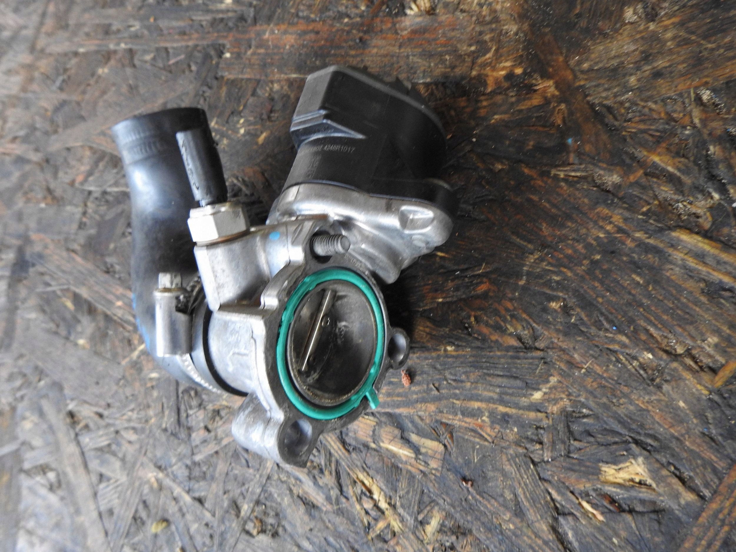 Mercedes EGR-venttiili OEM A6541400460 - Käytetty