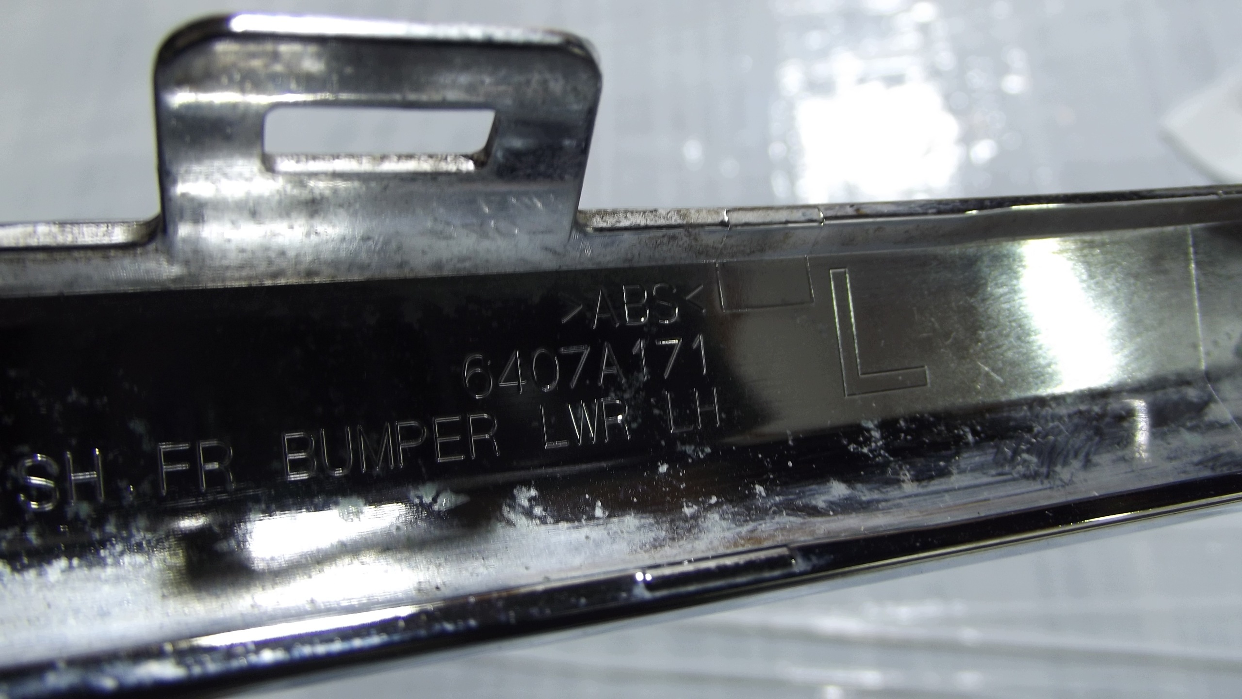 Mitsubishi ASX 2017 Moldura Cromada Parachoques OEM 6407A171 image 3