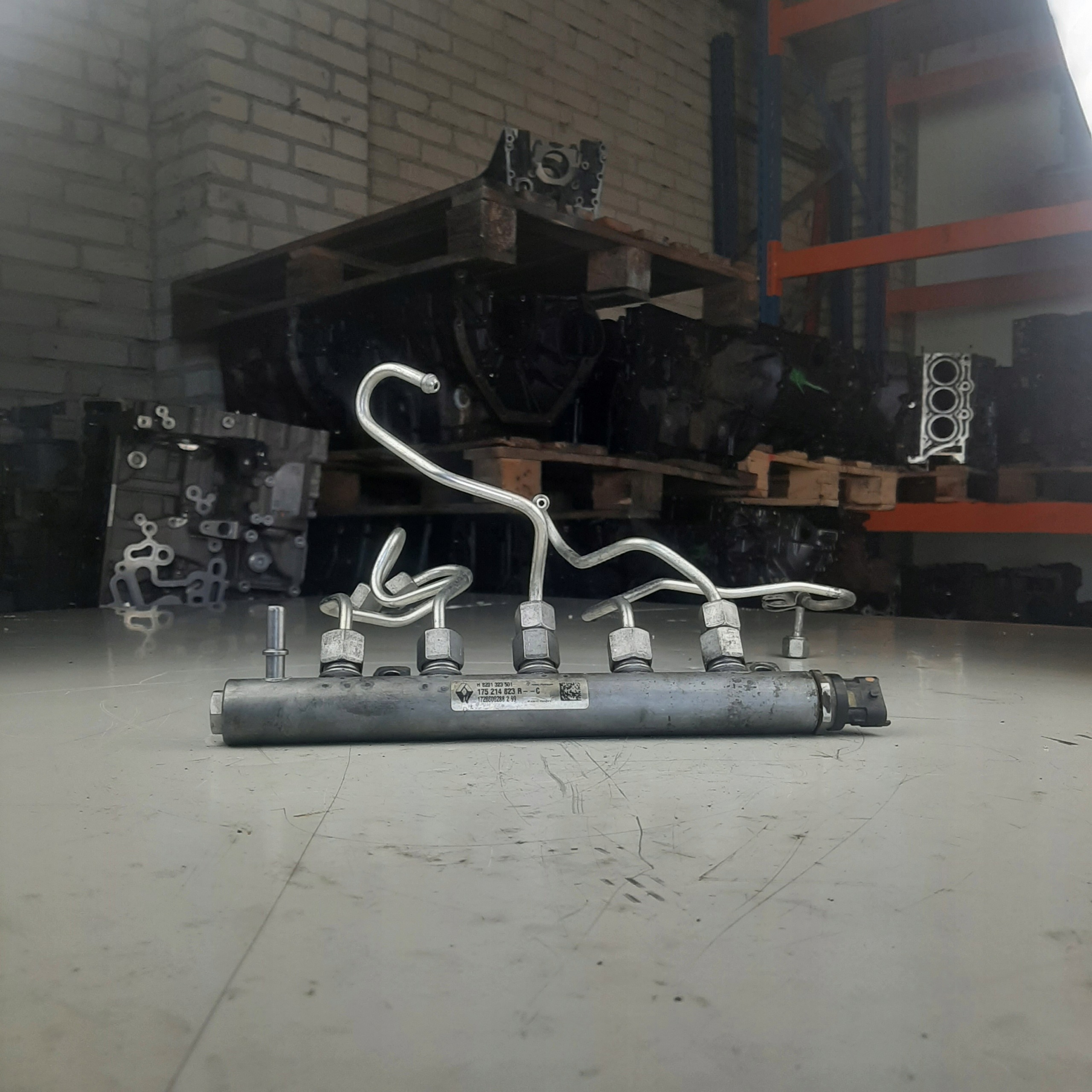 Rail d'injection Renault OE 175214823R d'occasion image 4