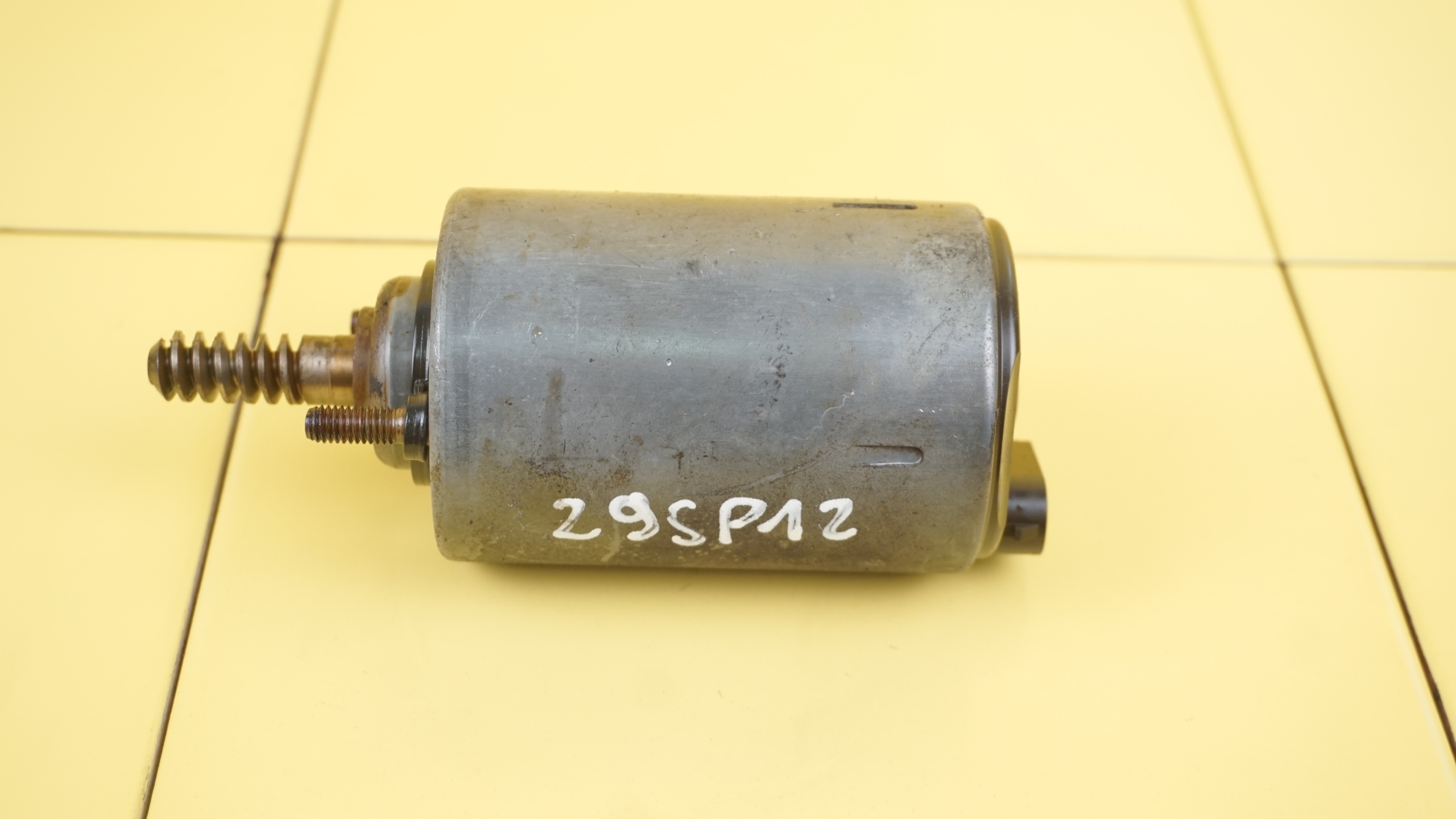 Régulateur d'arbre à cames OEM 7548387 pour BMW E90 318i image 2