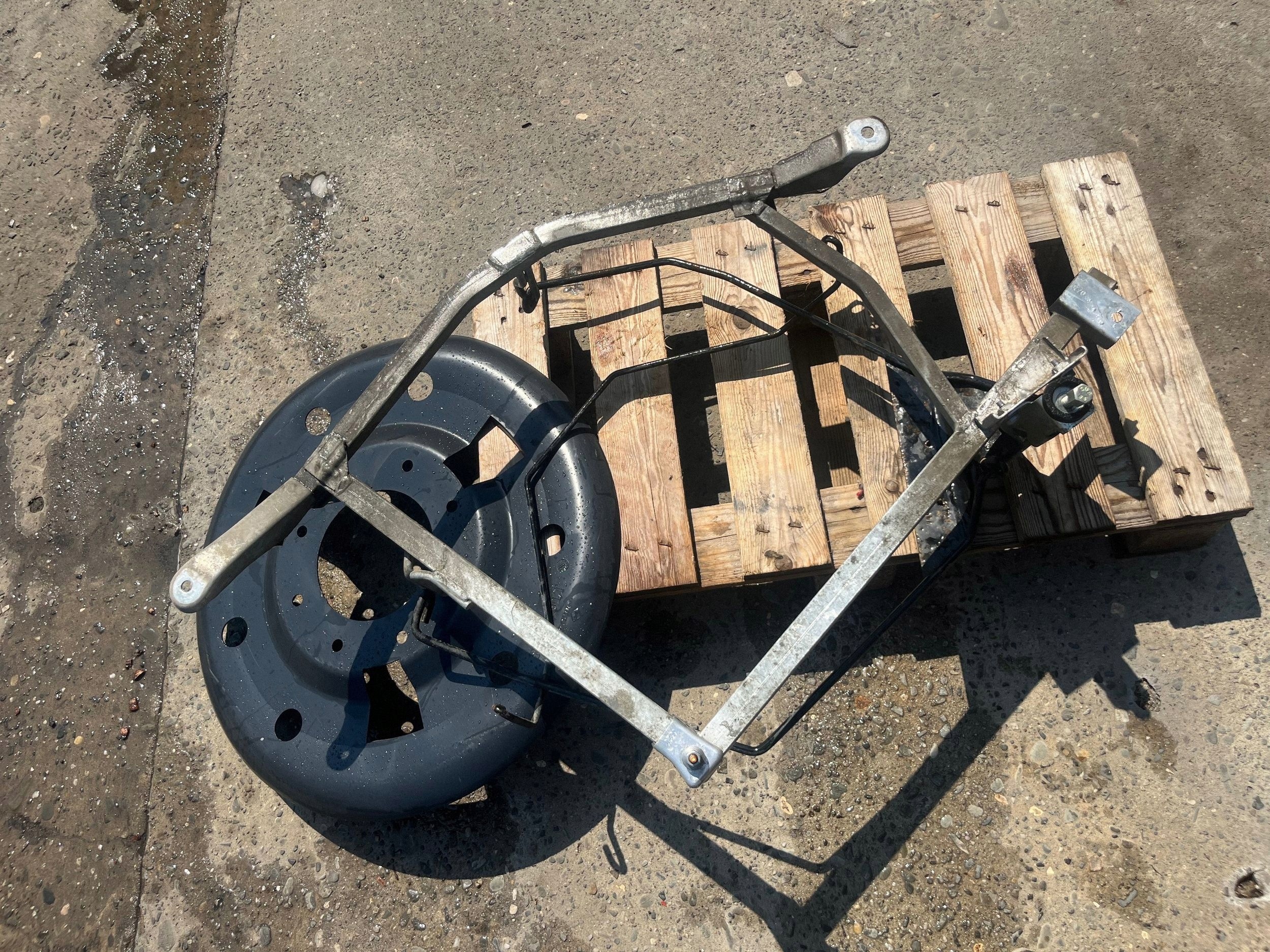 Support Roue de Secours OEM 849A75735R Renault Scenic image 8