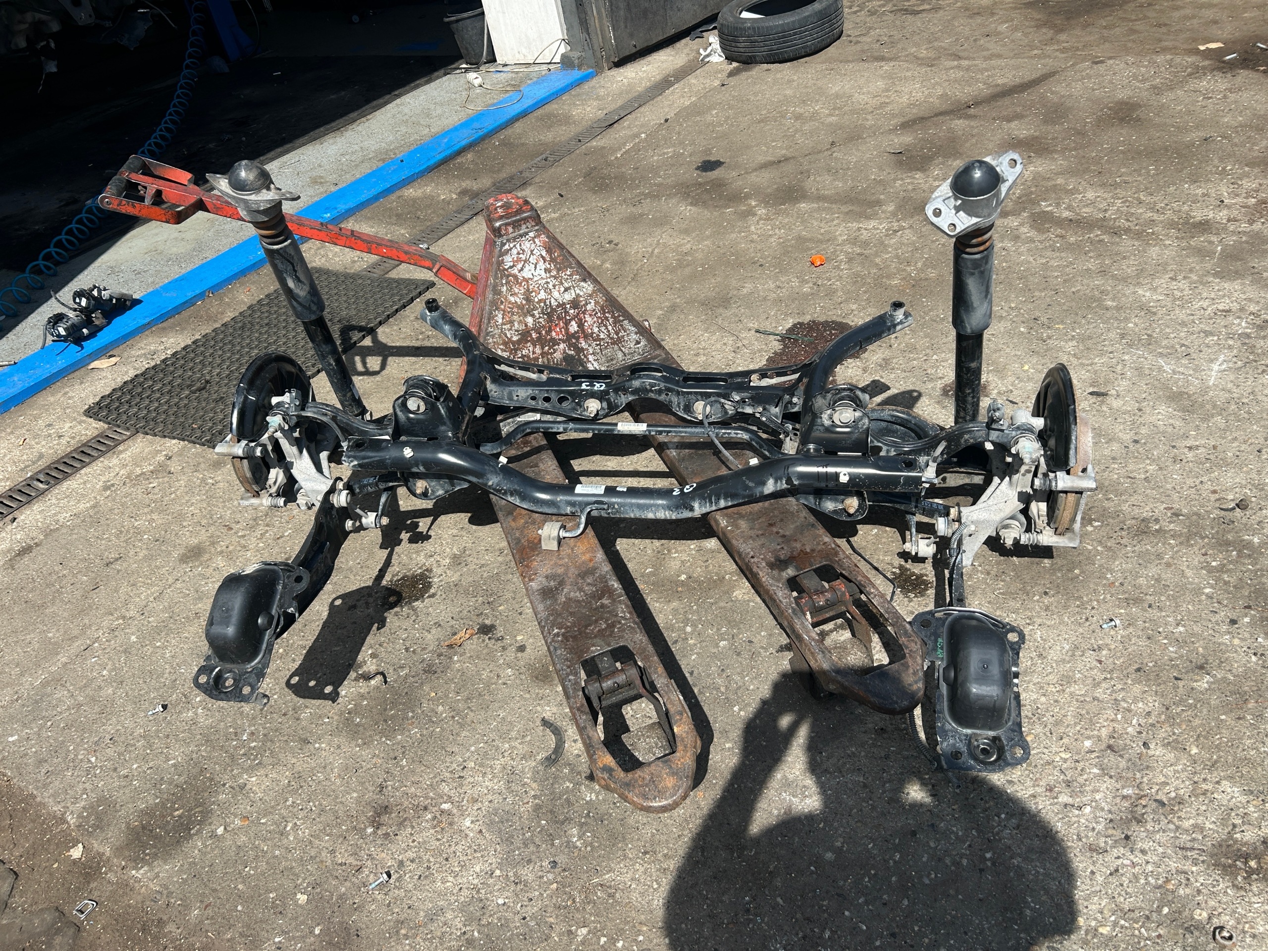 Audi Q3 8U Hinterachsschwinge OEM 5N0505315S image 2