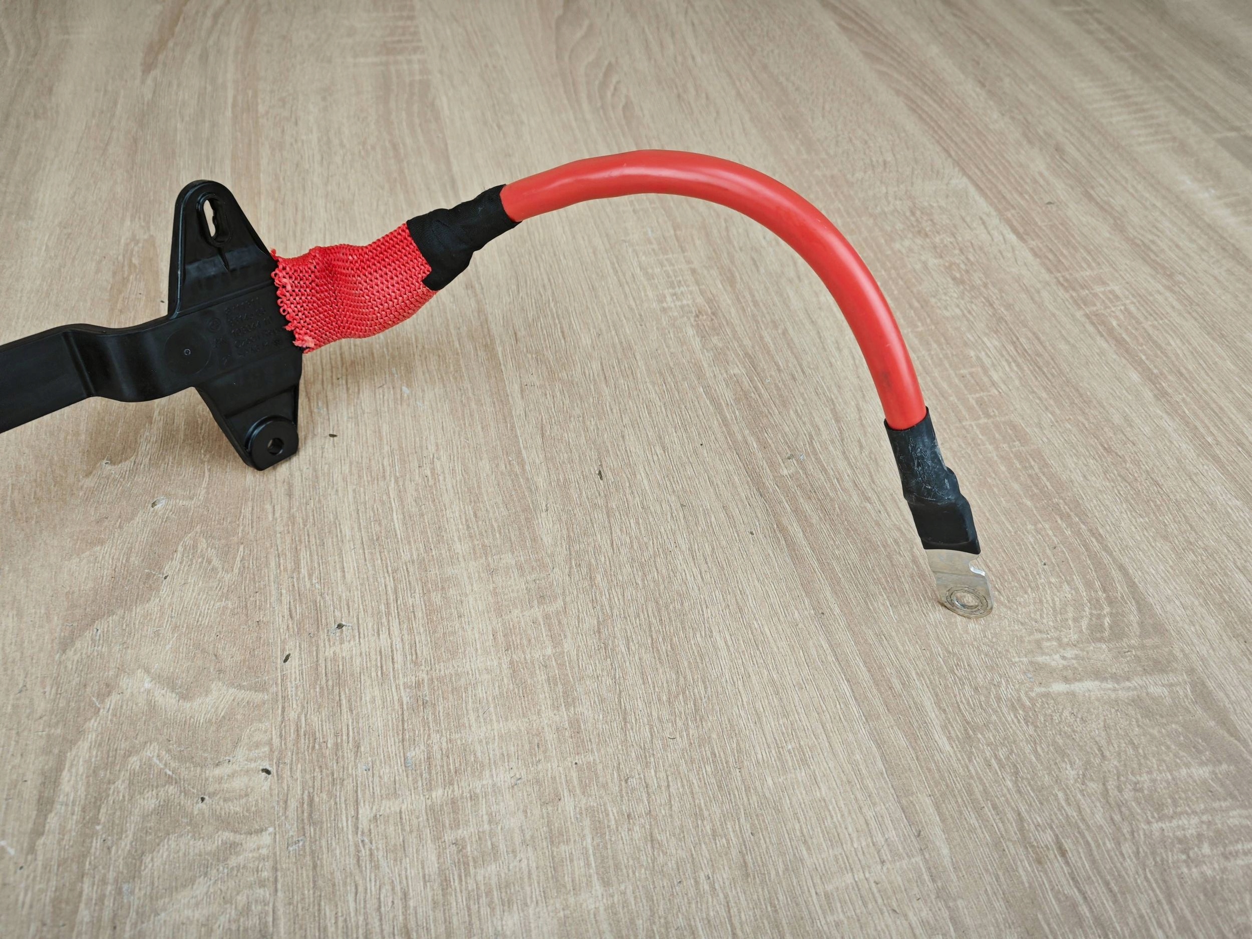 Plus-kaapeli BMW G26 G21 G20 8711311