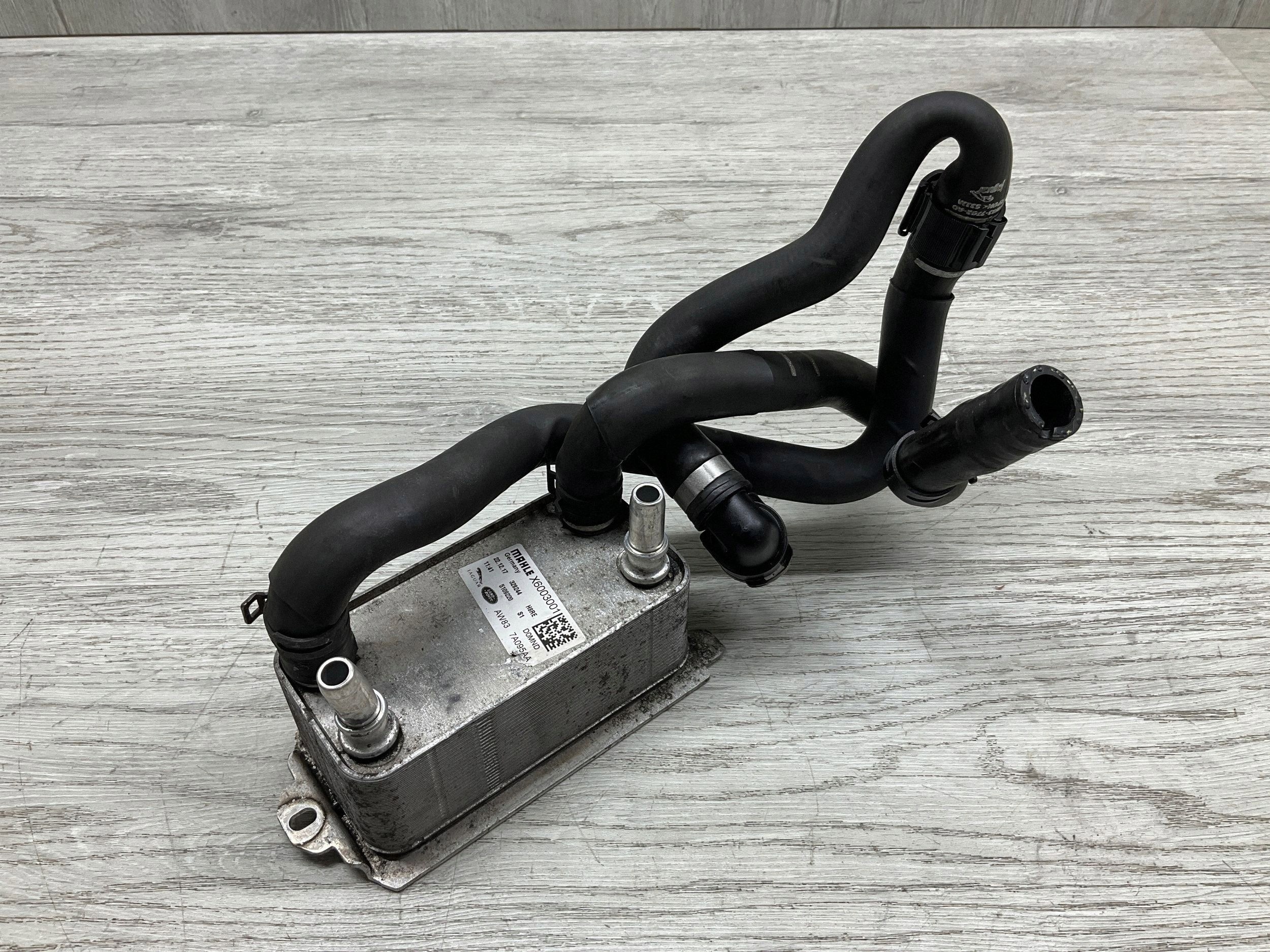Arrefecedor óleo caixa Jaguar XE 2017 OEM X6003001 image 3