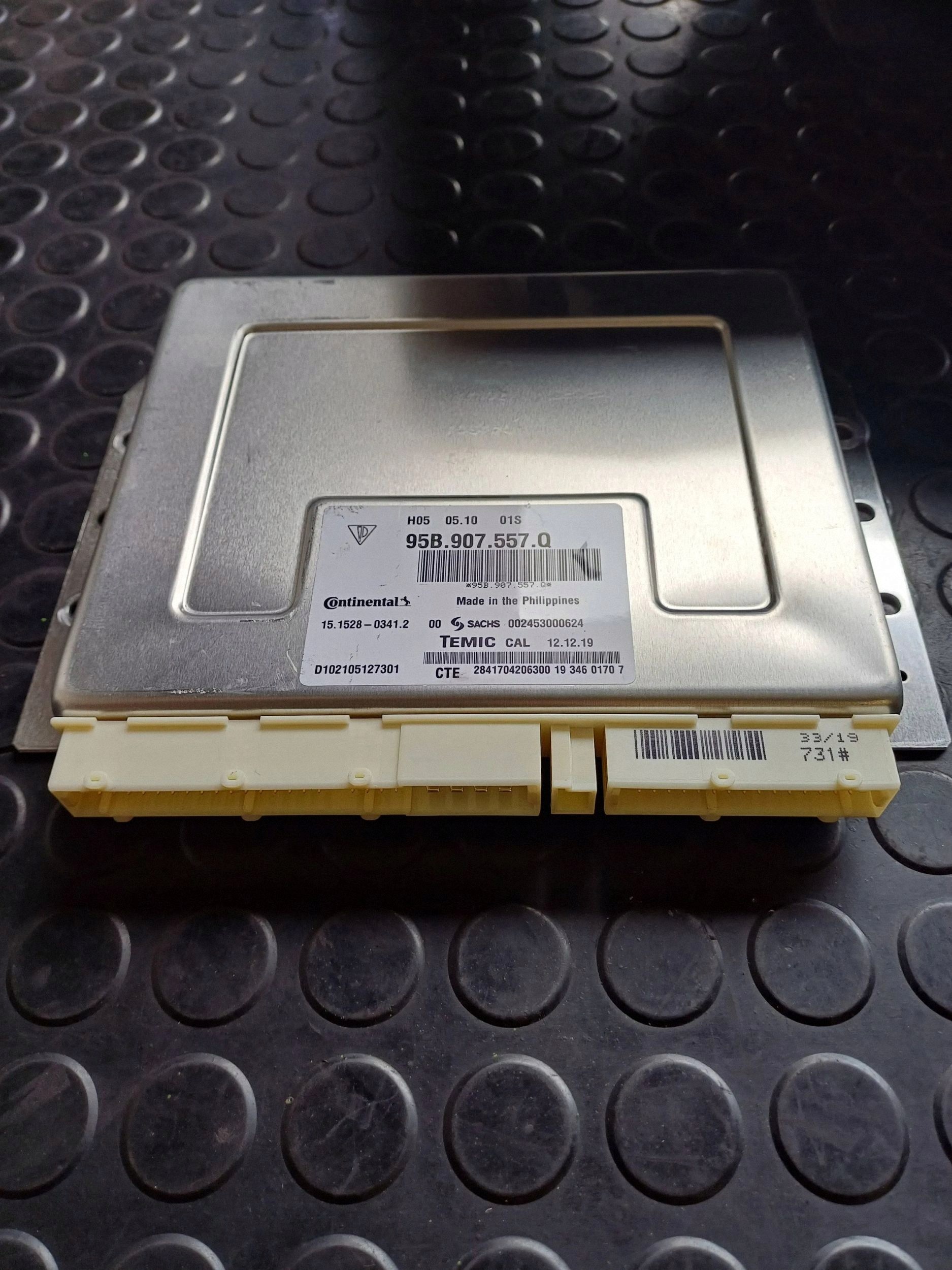 Porsche Macan ilma-ripustusmoduuli OEM 95B907557Q image 2