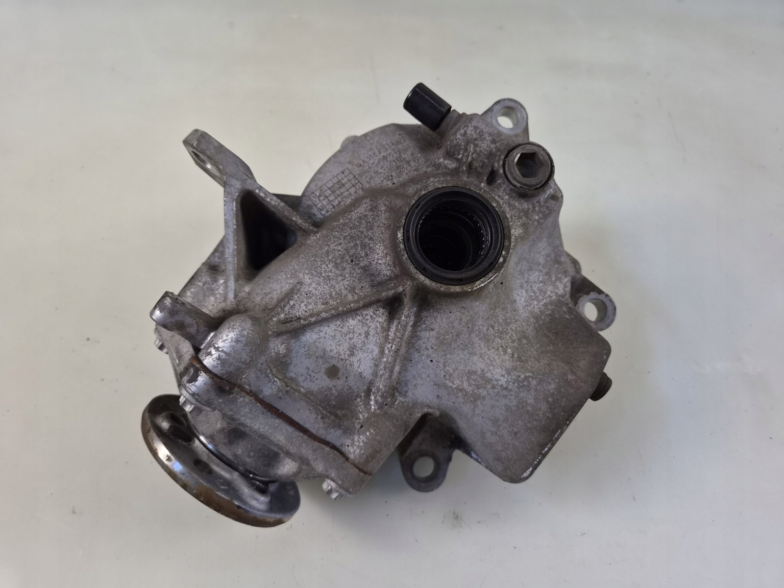 Mercedes Vorderdifferenzial OEM A2053304107 Gebraucht image 2