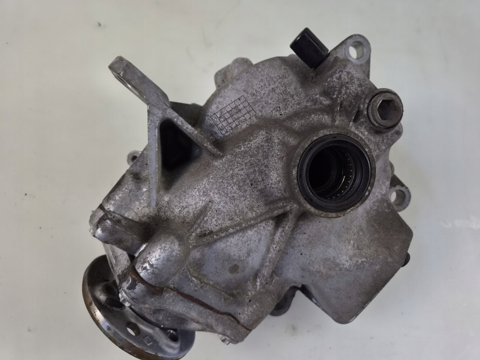 Mercedes Vorderdifferenzial OEM A2053304107 Gebraucht image 3