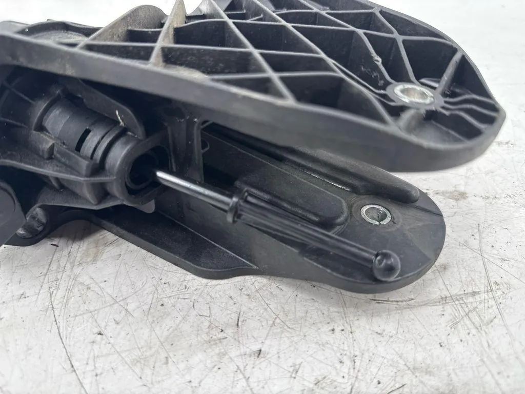 Kytkinpumpun poljin OEM 3C1721059AM VW Passat B6