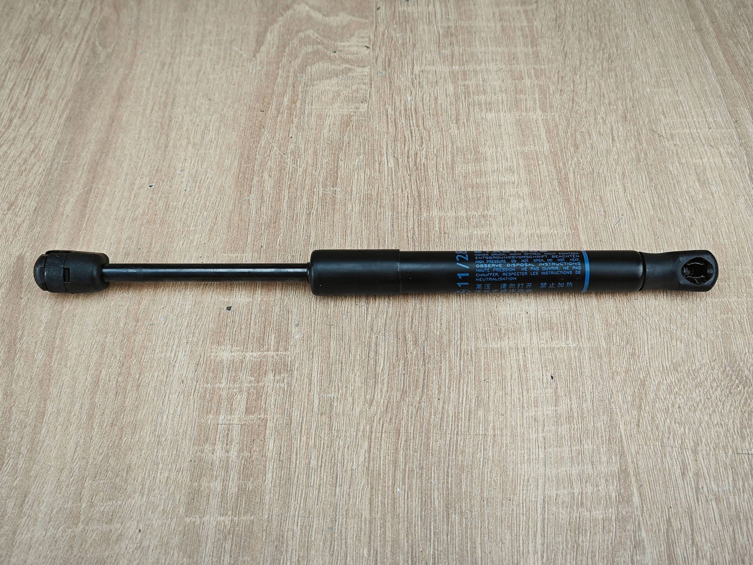 Rechter Motorhaubenaktuator OEM 7418188 für BMW 3.0L image 2