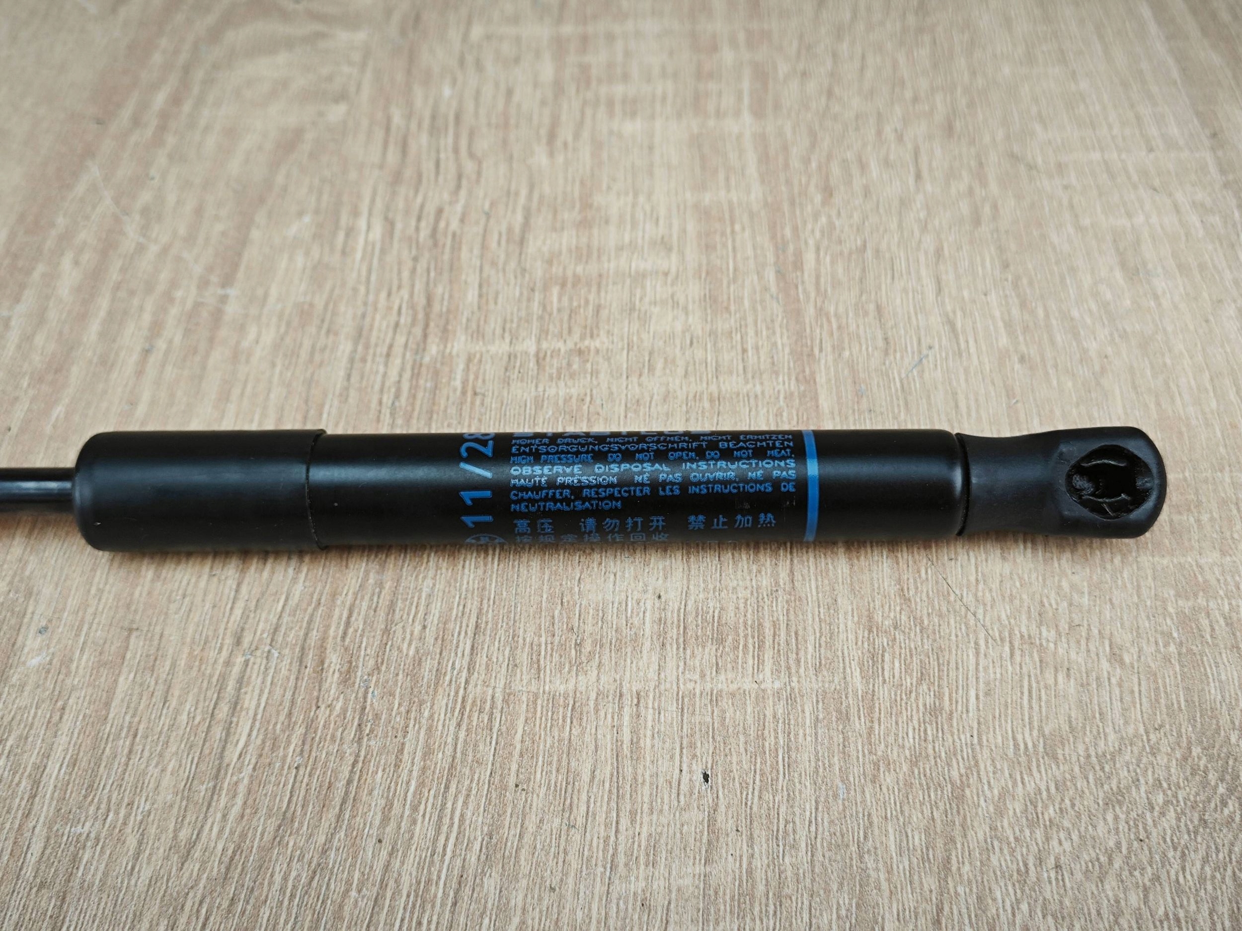 Rechter Motorhaubenaktuator OEM 7418188 für BMW 3.0L image 3