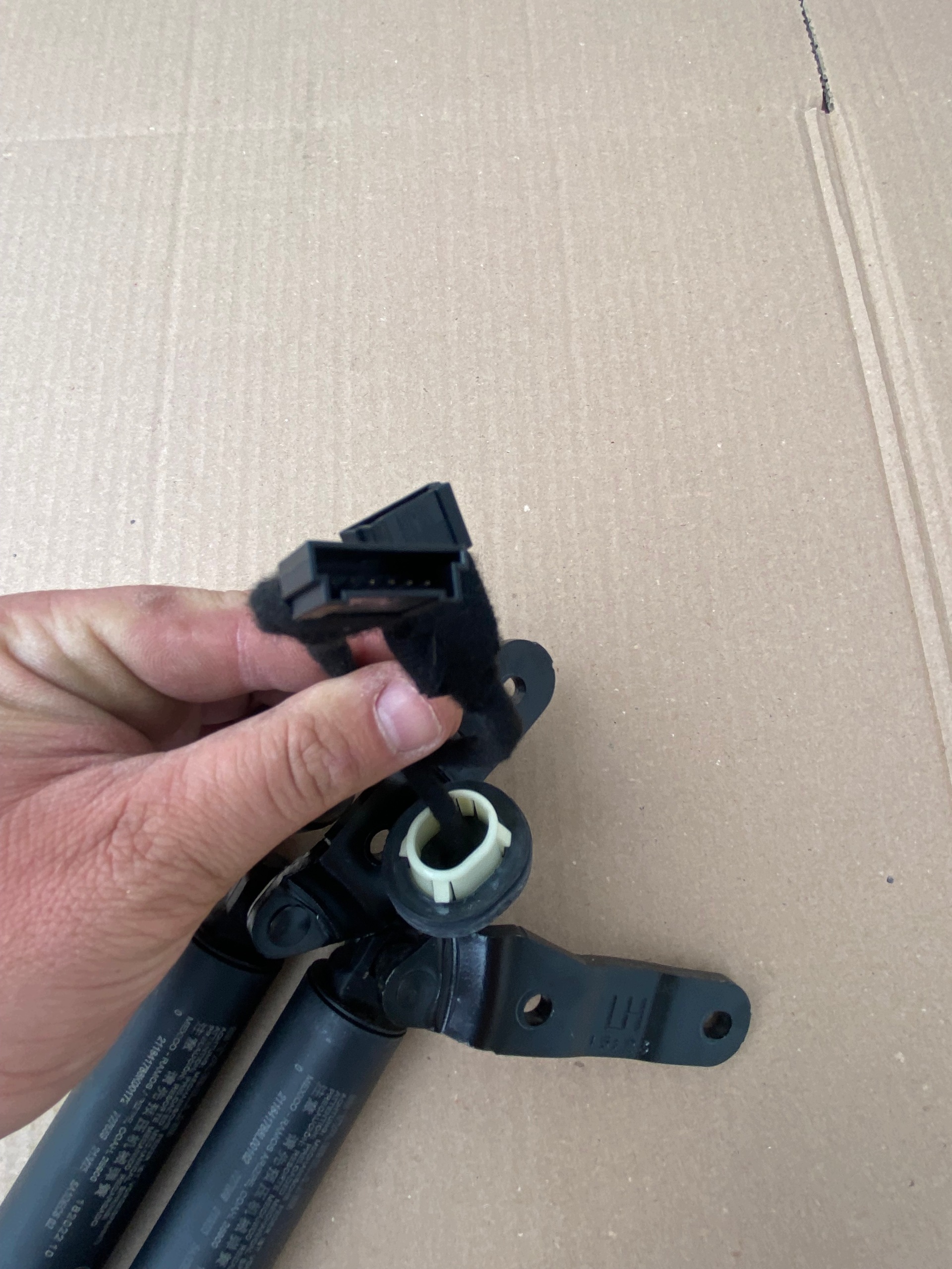 Atuador esquerdo do porta-malas OEM 5A1DEC5 para BMW X6 image 4