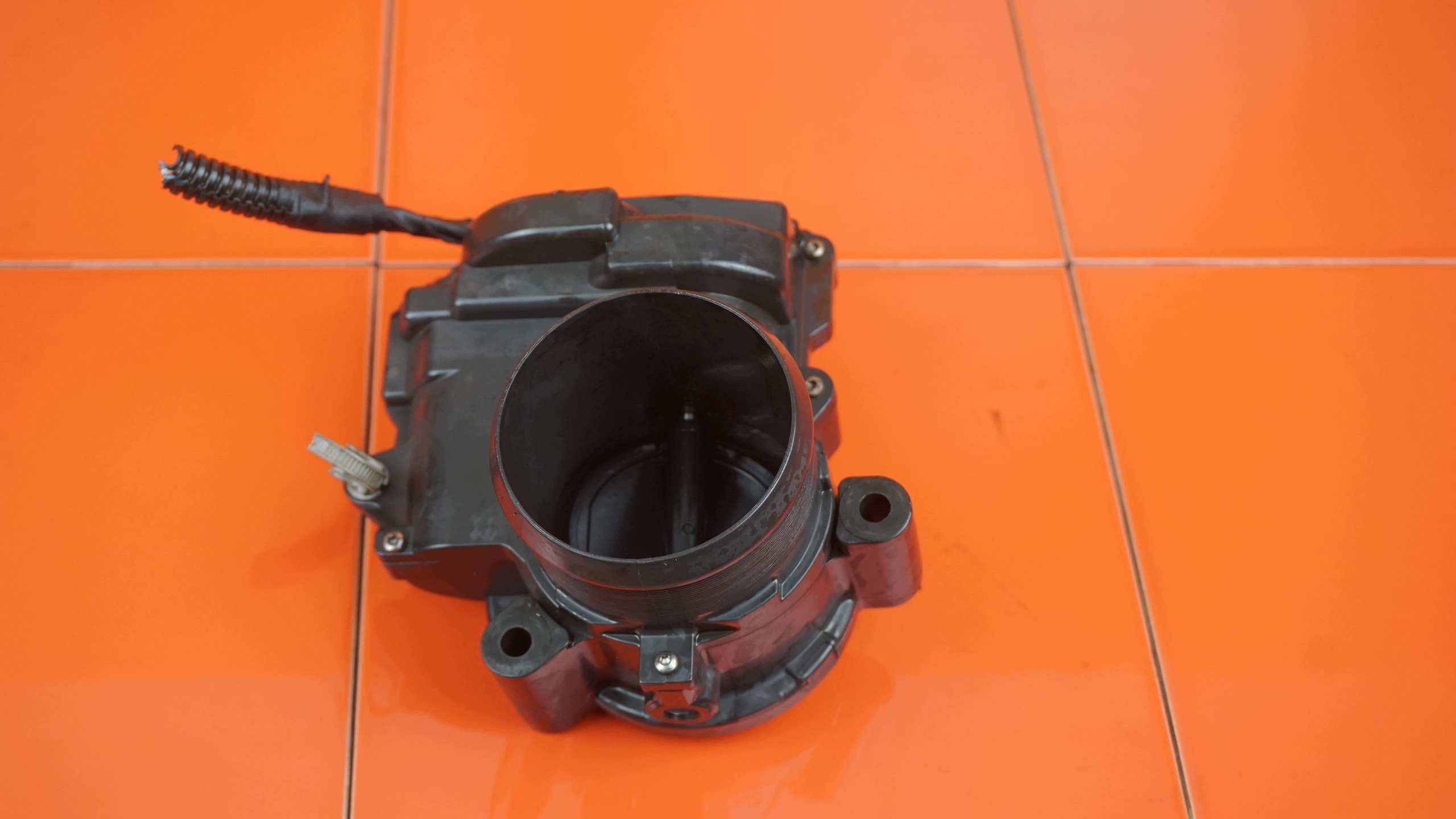 Corps de papillon OEM A2C53386322 pour Citroen DS3 1.6 image 2