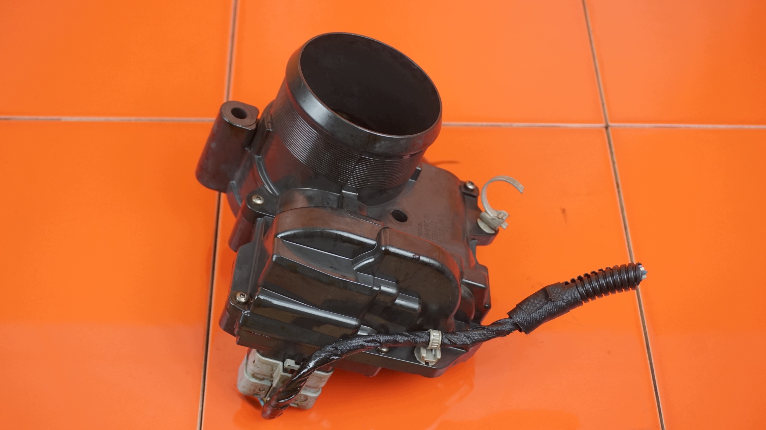 Corps de papillon OEM A2C53386322 pour Citroen DS3 1.6 image 4
