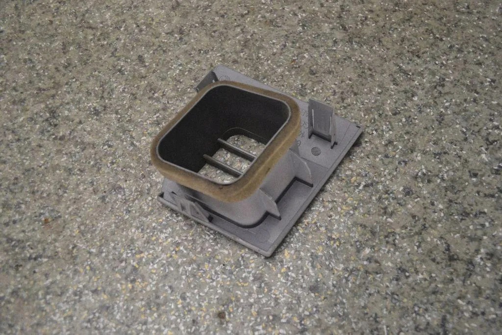 Rechte Lüftungsgitter OEM 14121810 BMW 5 F07 image 3
