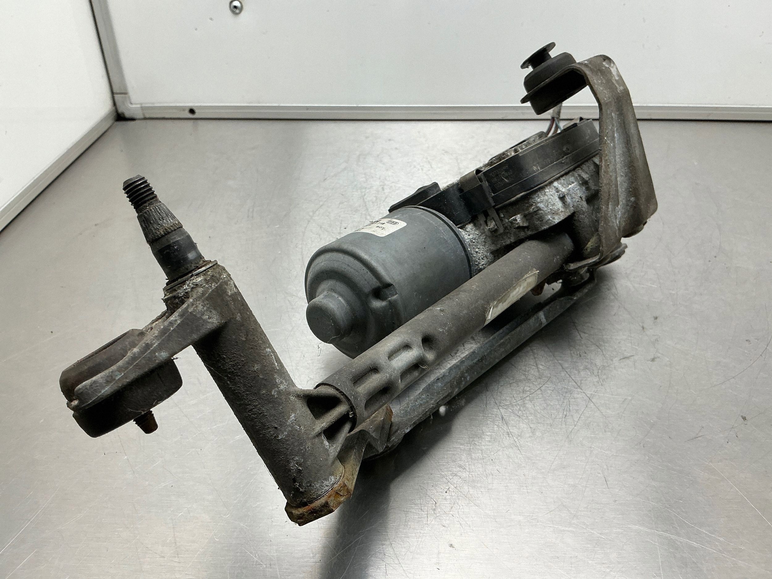 Motor limpiaparabrisas delantero OEM 0390241718 VW Touran I image 5