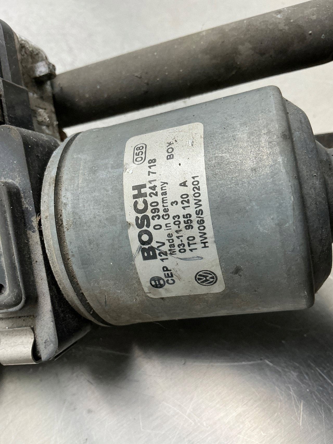 Motor limpiaparabrisas delantero OEM 0390241718 VW Touran I image 7