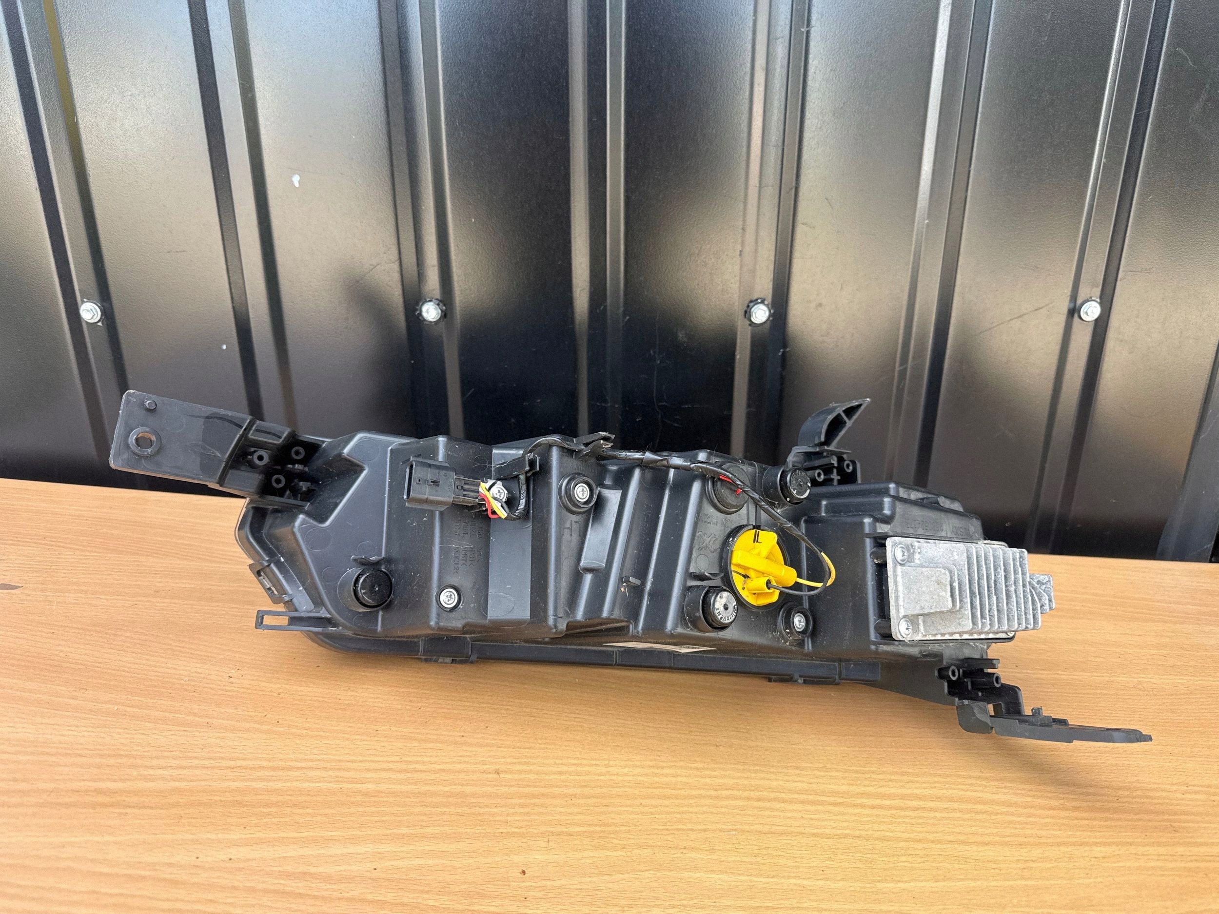 Farol esquerdo Dacia Spring OEM 266052417R - Usado image 4