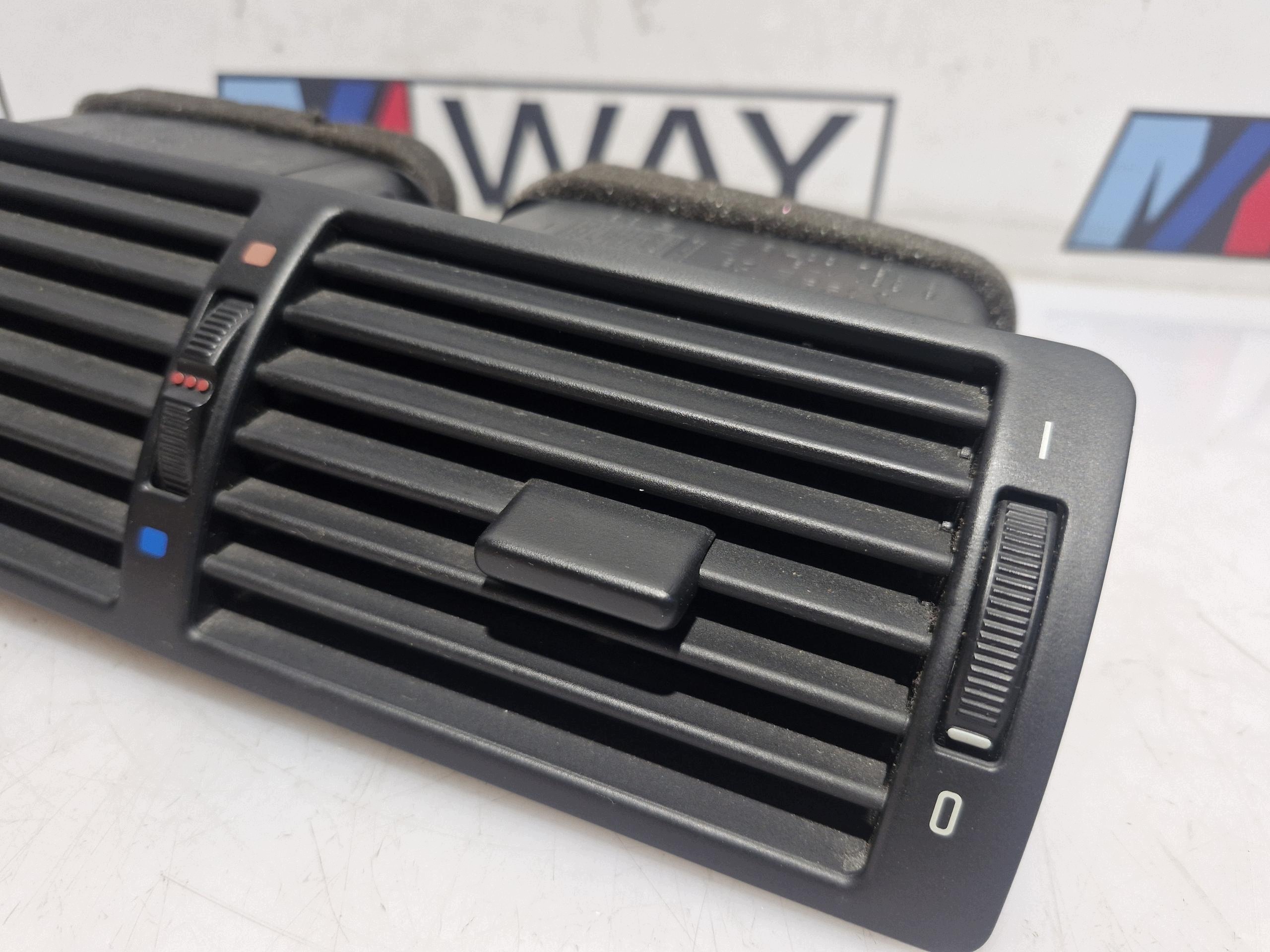 Grelha dianteira central BMW 3 E46 OEM 8391179 image 4