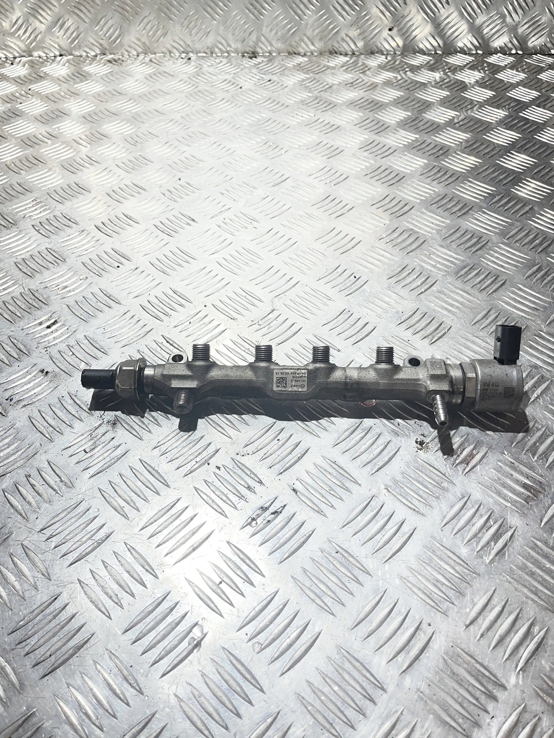 Régulateur pression carburant OEM 04L089G VW Passat B8 image 2