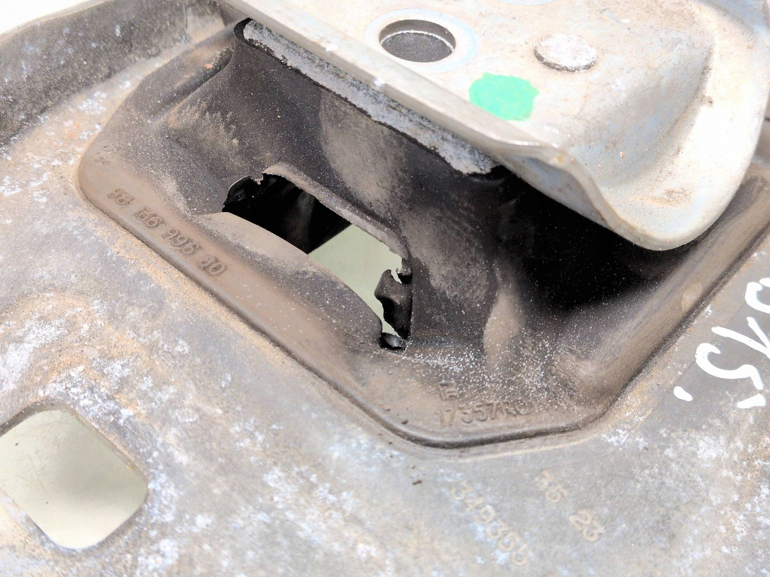 Support de boîte de vitesses OEM 9813699680 pour Toyota Proace II
