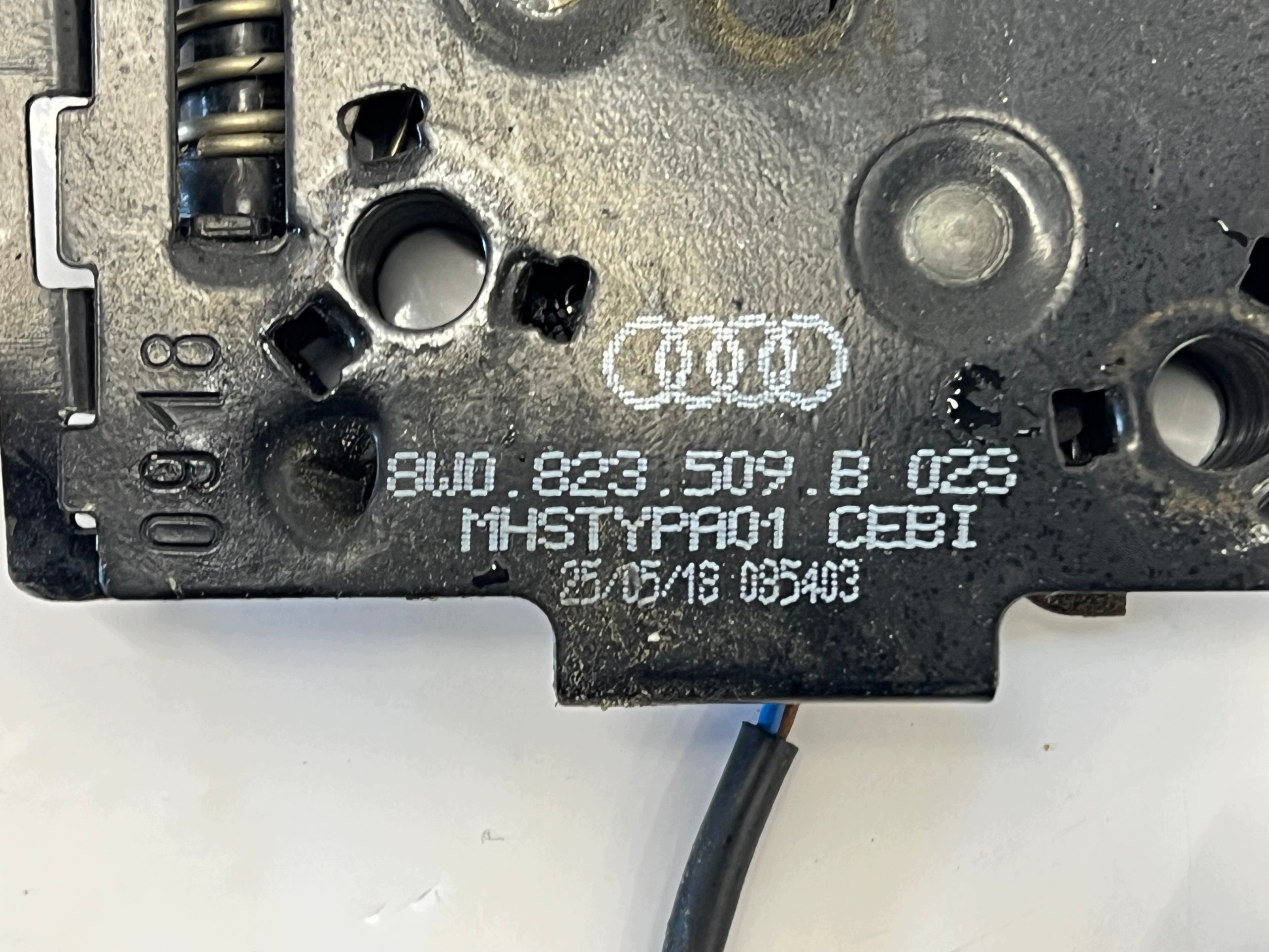 Audi OE 8W0823509B Verrou & Câbles de Capot - Occasion